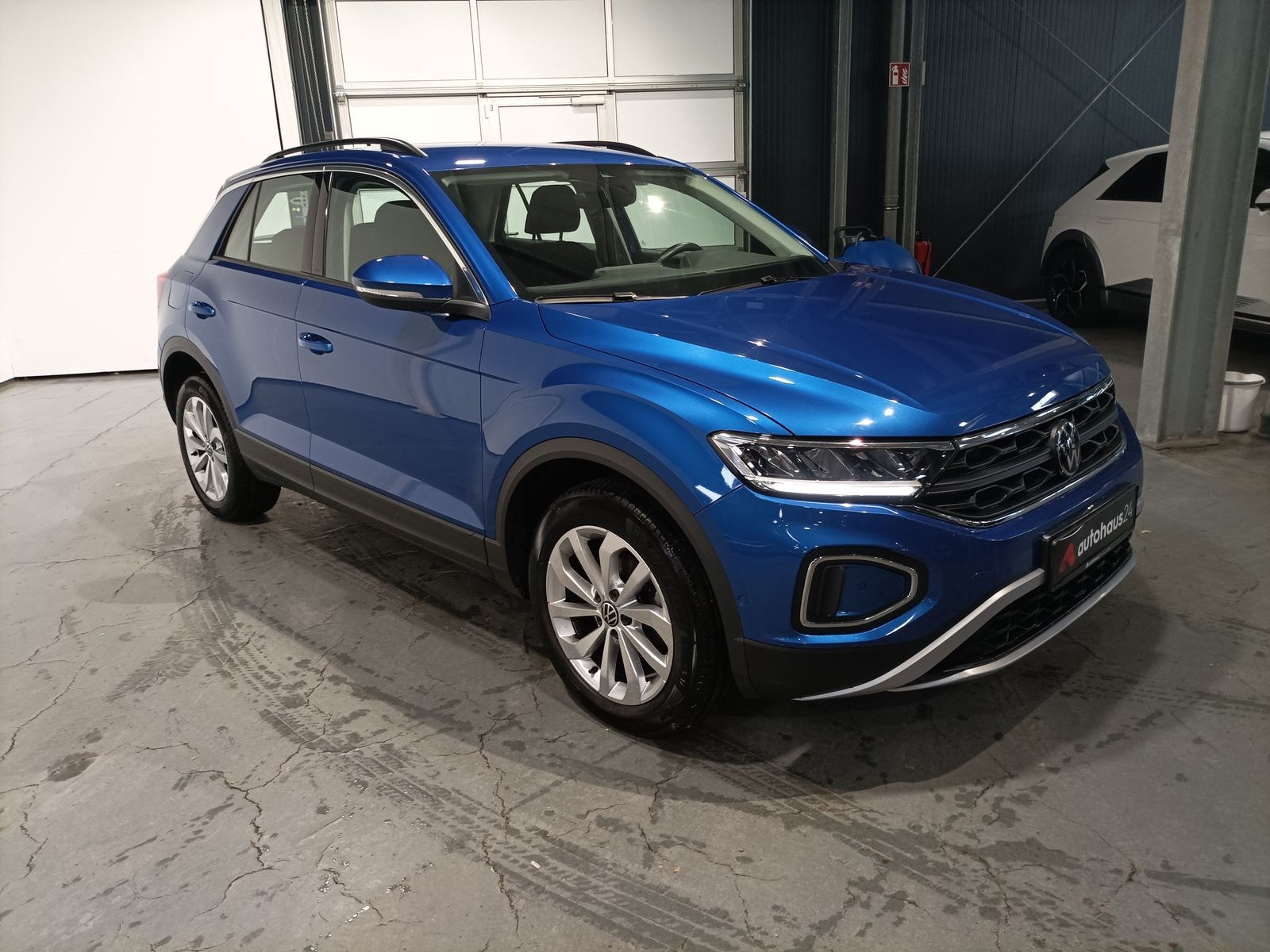 Volkswagen T-Roc SUV / Crossover / Geländewagen VOLKSWAGEN T-Roc 1.5 TSI OPF Life Sports Utility Vehicle #1