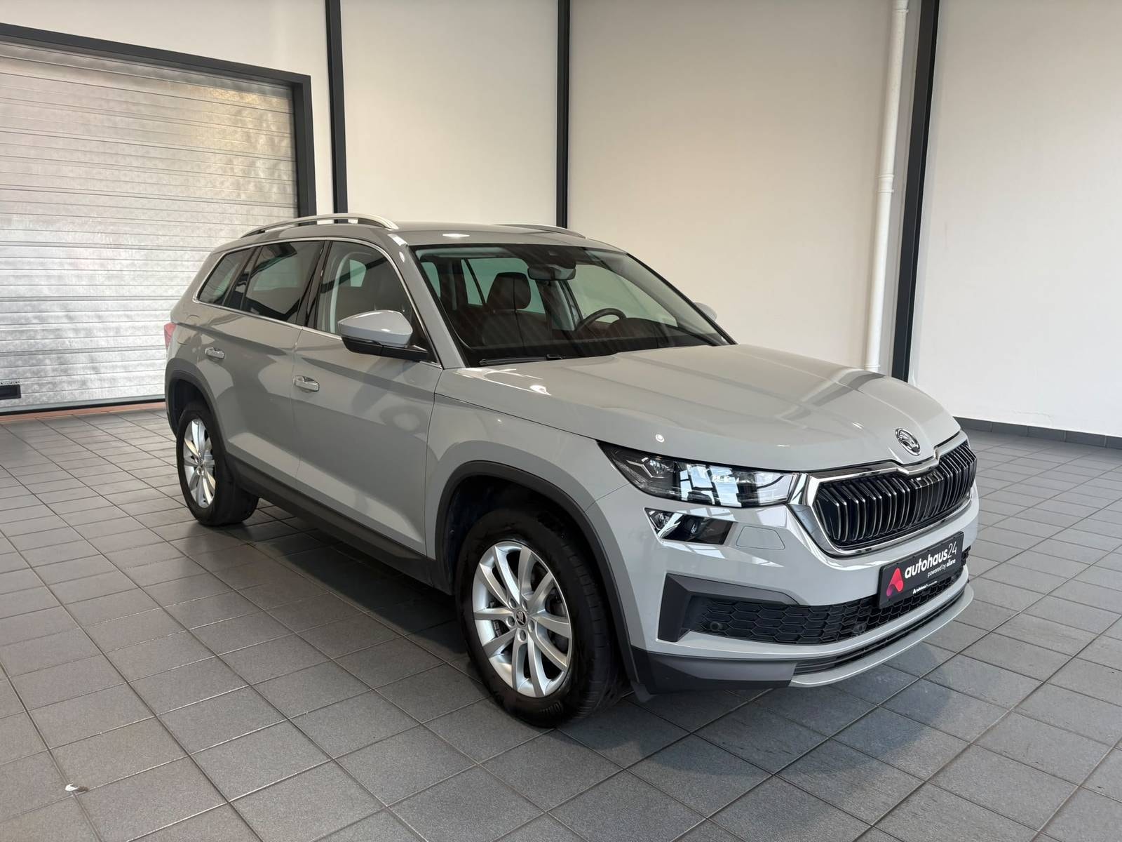 ŠKODA Kodiaq SUV / Crossover / Geländewagen SKODA Kodiaq 2.0 TDI SCR DSG 4x4 STYLE Sports Utility Vehicle #1