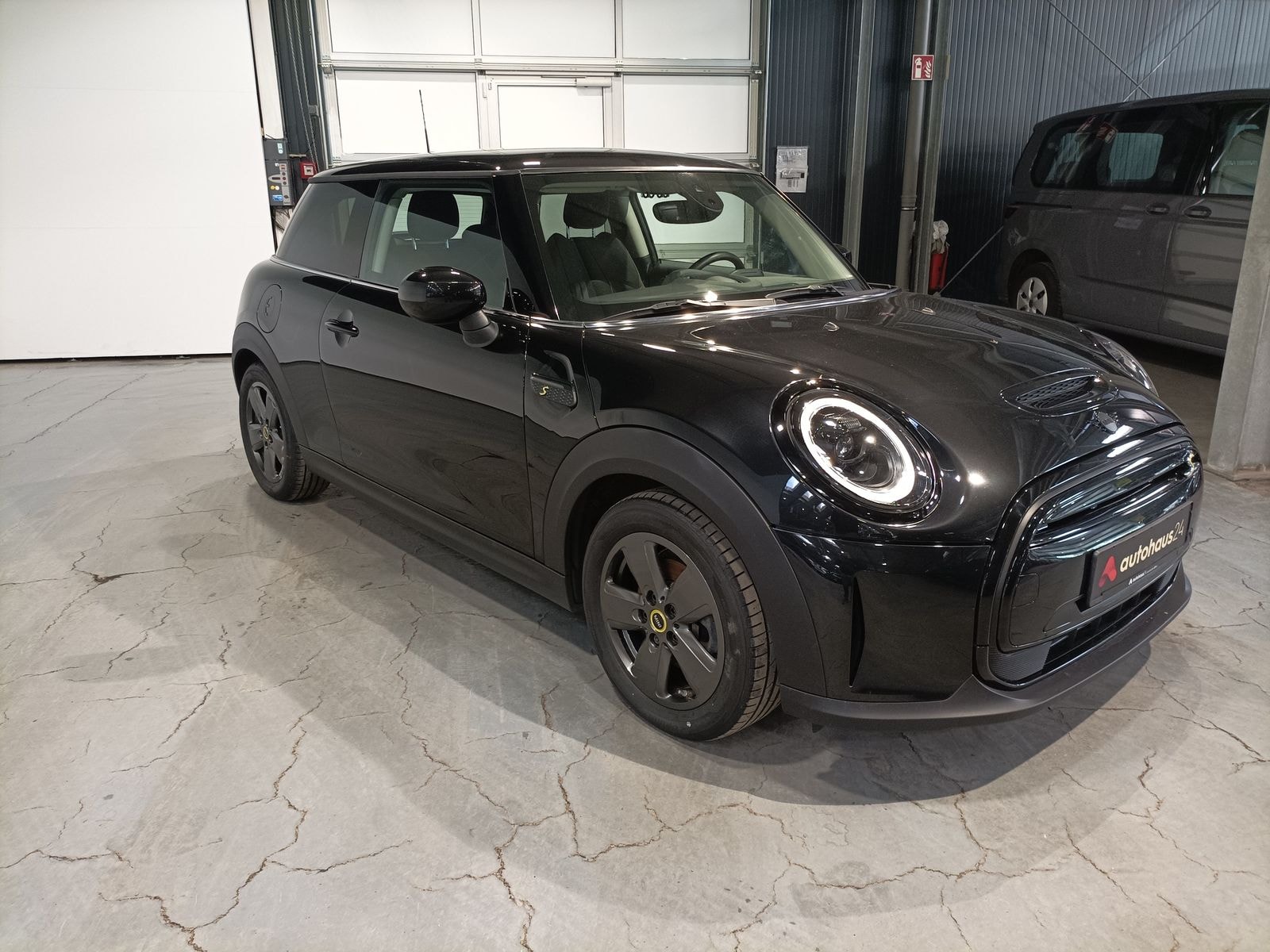 MINI 3-Türer Schräghecklimousine MINI COOPER SE Cooper SE Essential Trim Schräghecklimousine #1