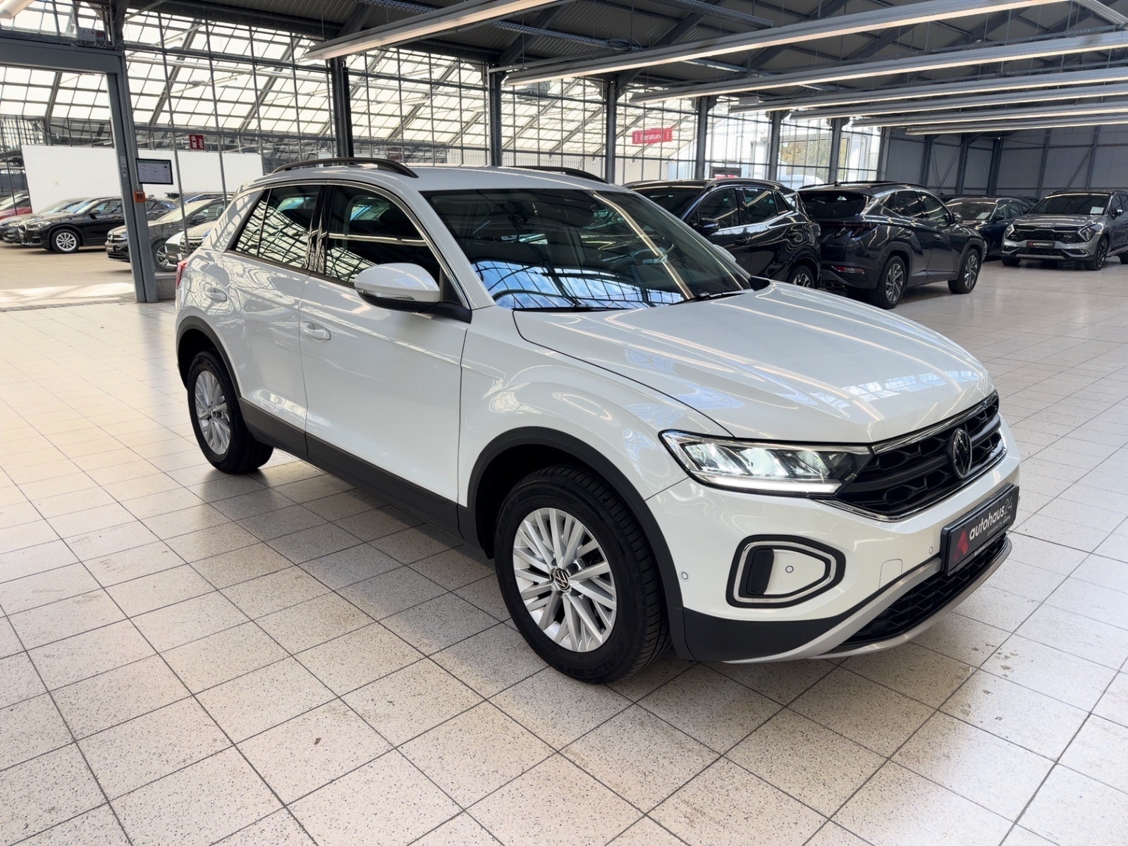 Volkswagen T-Roc SUV / Crossover / Geländewagen VOLKSWAGEN T-Roc 1.5 TSI OPF DSG Life Sports Utility Vehicle #1