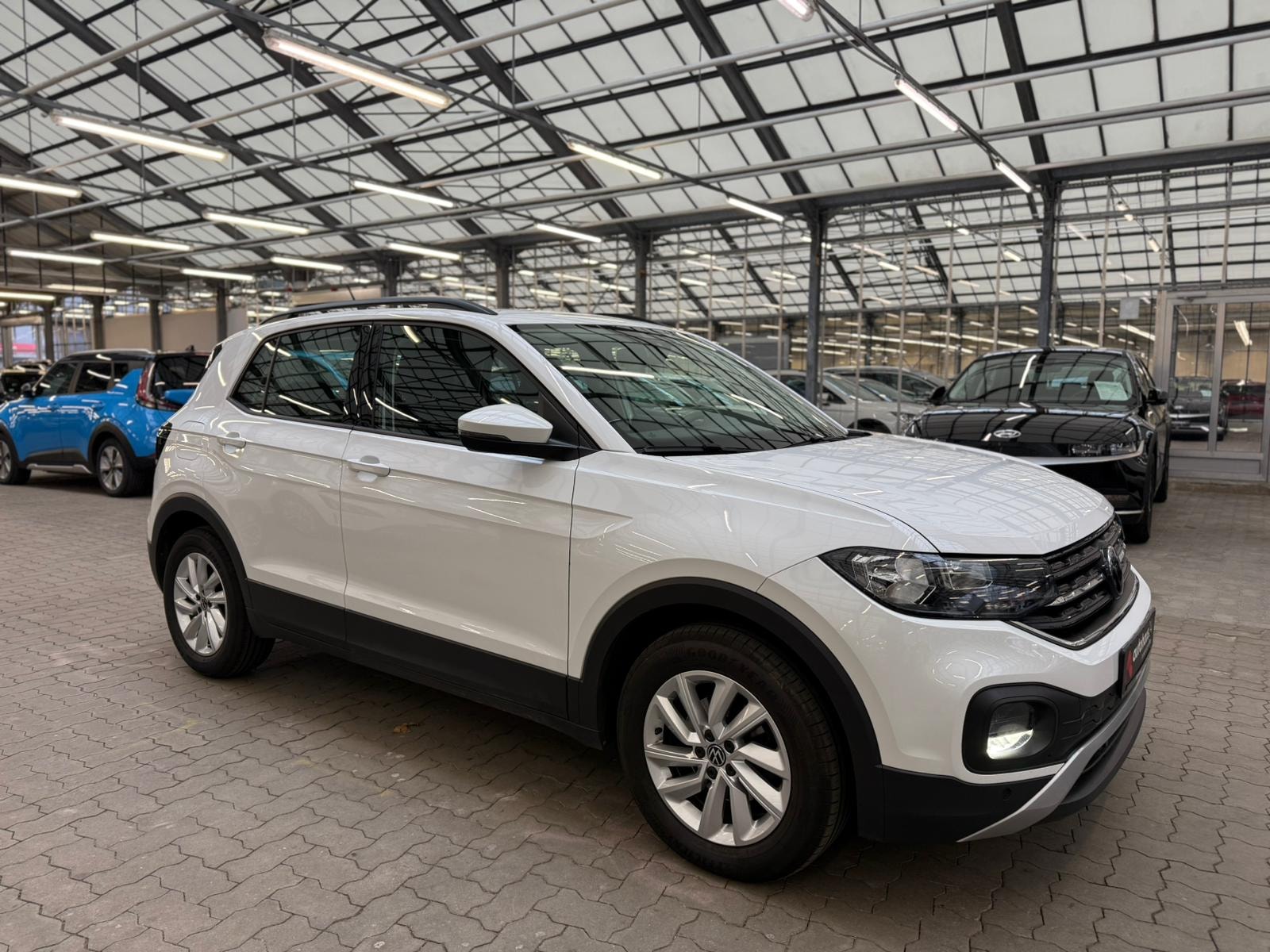 Volkswagen T-Cross SUV / Crossover / Geländewagen VOLKSWAGEN T-Cross 1.0 TSI OPF Life Sports Utility Vehicle #1