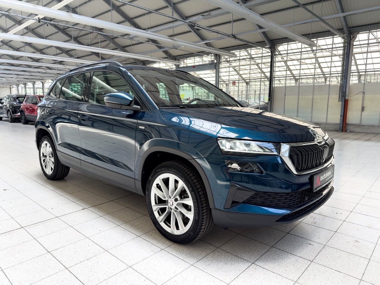 ŠKODA Karoq SUV / Crossover / Geländewagen SKODA Karoq 1.5l TSI ACT DSG TOUR Sports Utility Vehicle #1