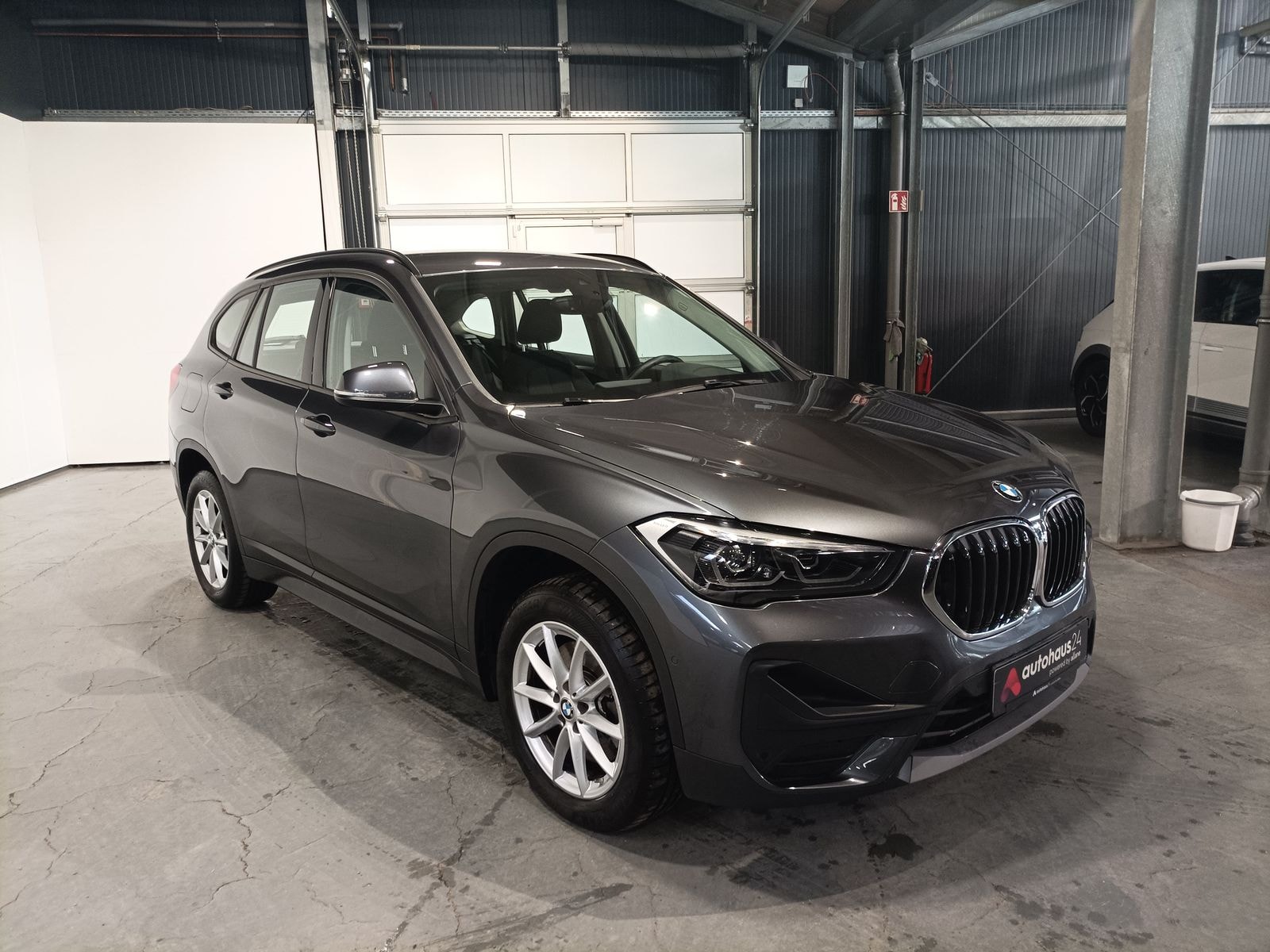 BMW X1 SUV / Crossover / Geländewagen BMW X1 xDrive20i Advantage Steptronic Sports Utility Vehicle #1