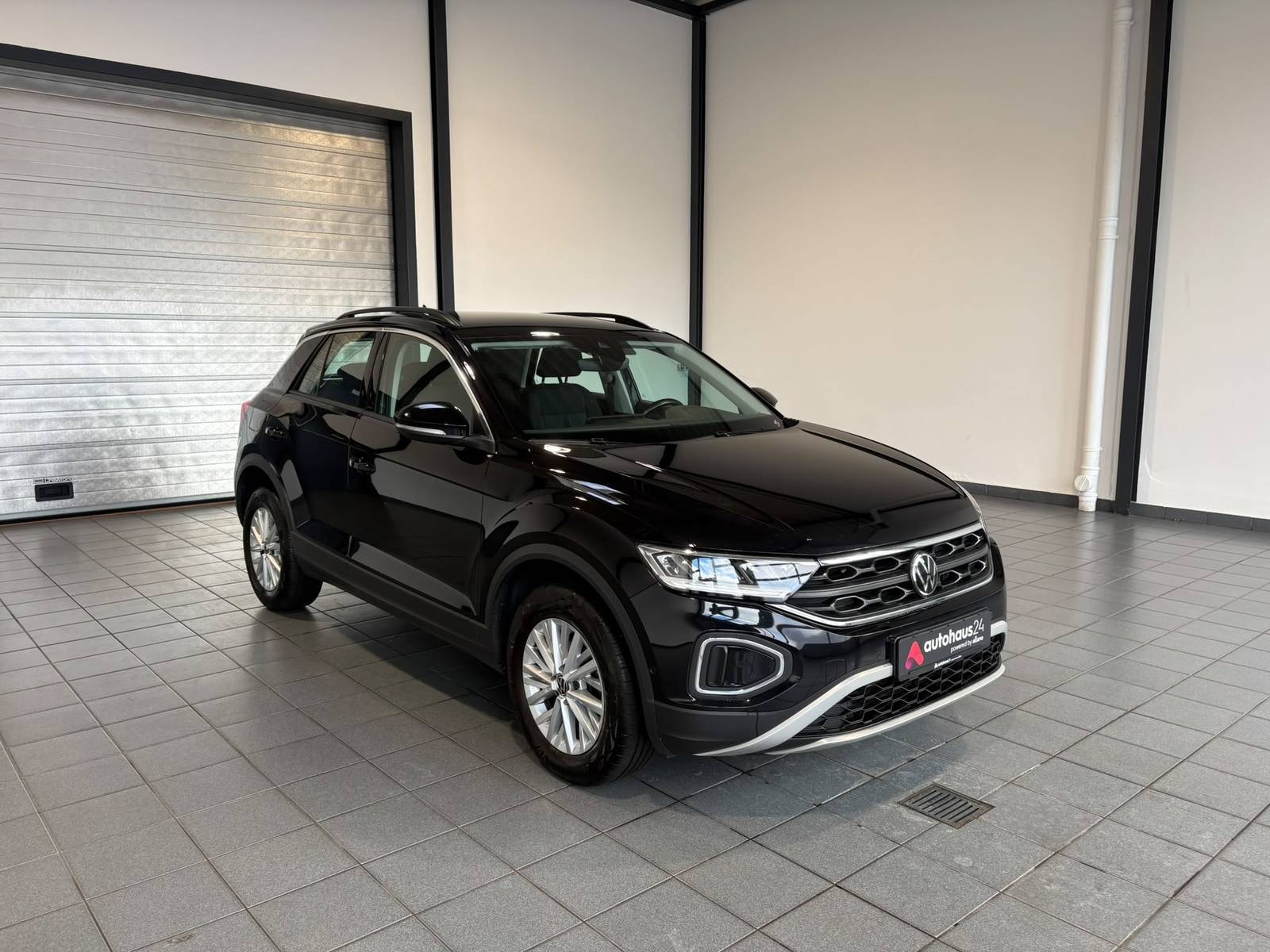 Volkswagen T-Roc SUV / Crossover / Geländewagen VOLKSWAGEN T-Roc 1.5 TSI OPF DSG Life Sports Utility Vehicle #1