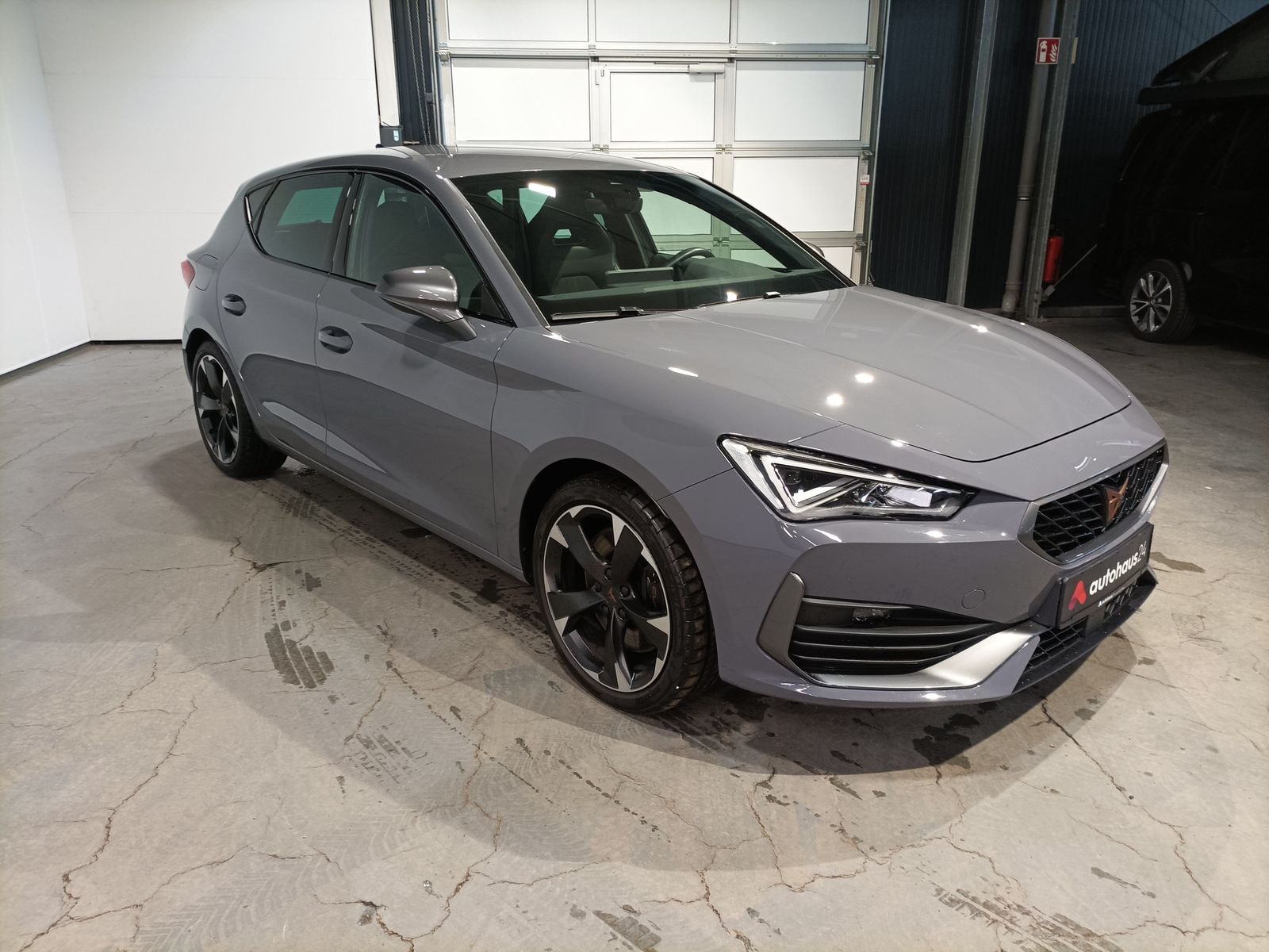 CUPRA Leon Limousine CUPRA Leon 2.0 TSI 180kW DSG Schräghecklimousine #1