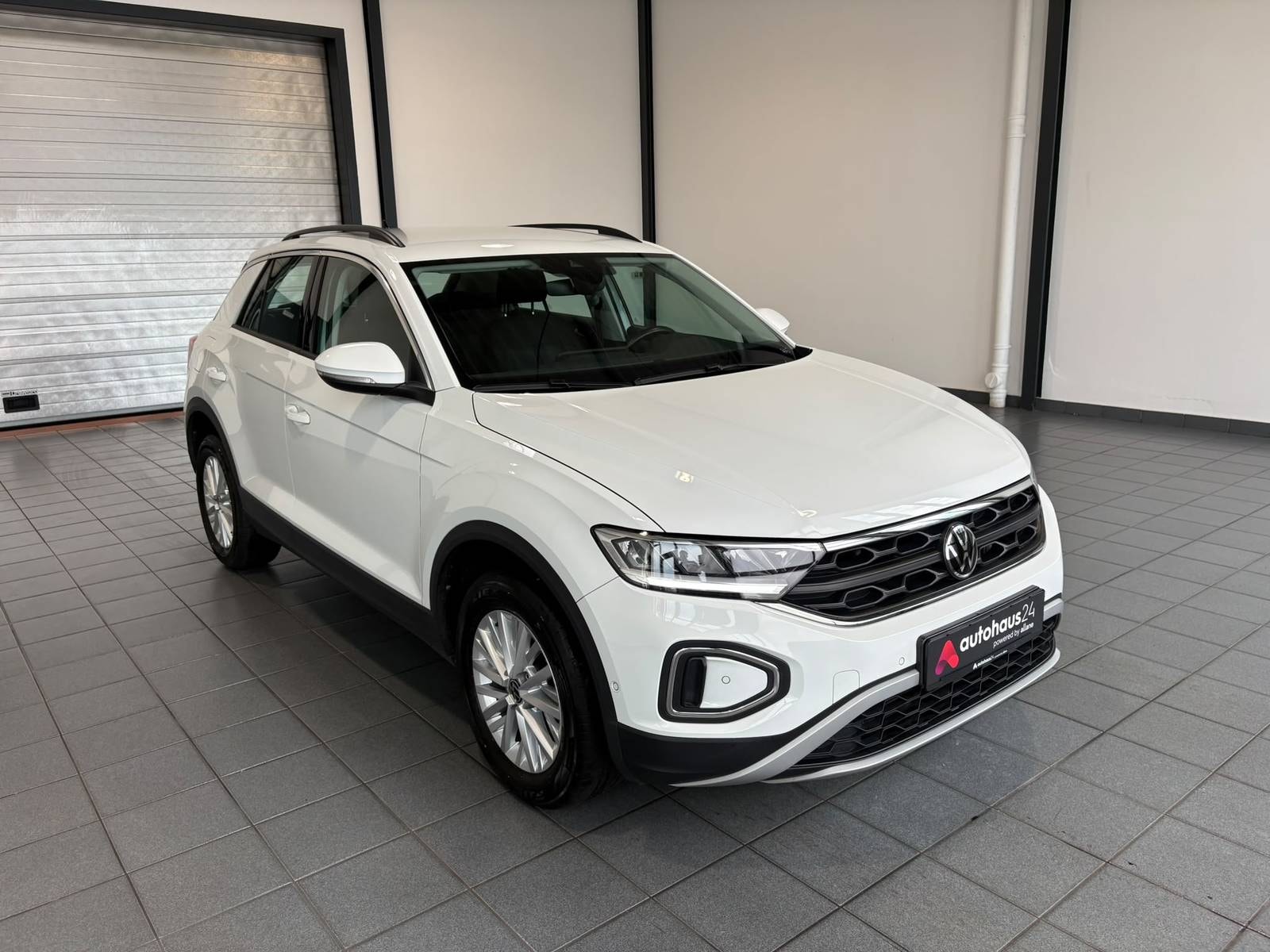 Volkswagen T-Roc SUV / Crossover / Geländewagen VOLKSWAGEN T-Roc 1.5 TSI OPF DSG Life Sports Utility Vehicle #1