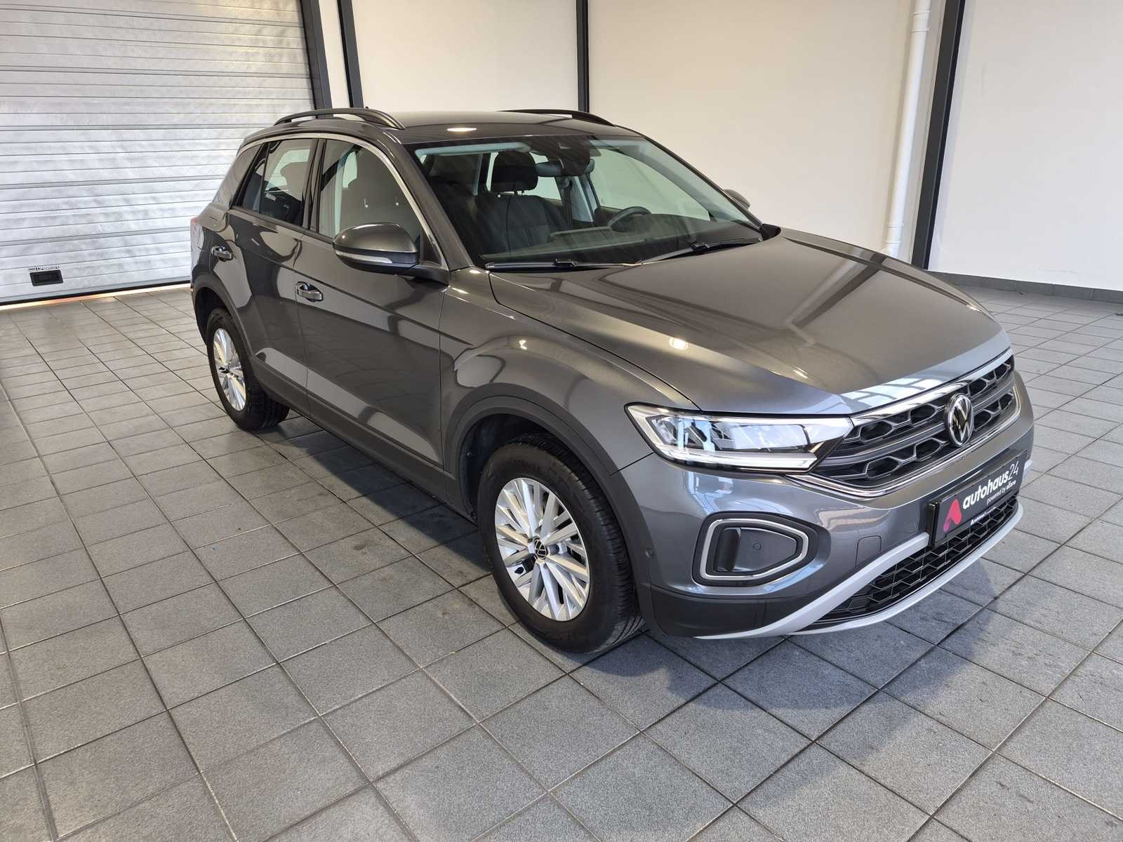 Volkswagen T-Roc SUV / Crossover / Geländewagen VOLKSWAGEN T-Roc 1.5 TSI OPF DSG Life Sports Utility Vehicle #1