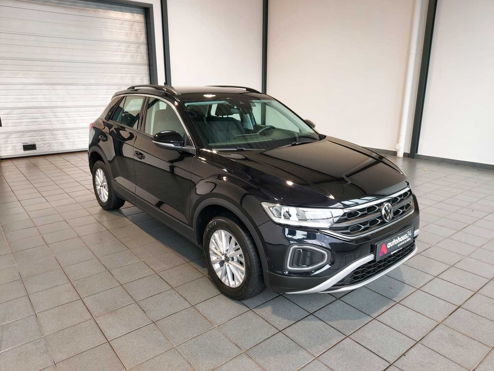 Volkswagen T-Roc SUV / Crossover / Geländewagen VOLKSWAGEN T-Roc 1.5 TSI OPF DSG Life Sports Utility Vehicle #1