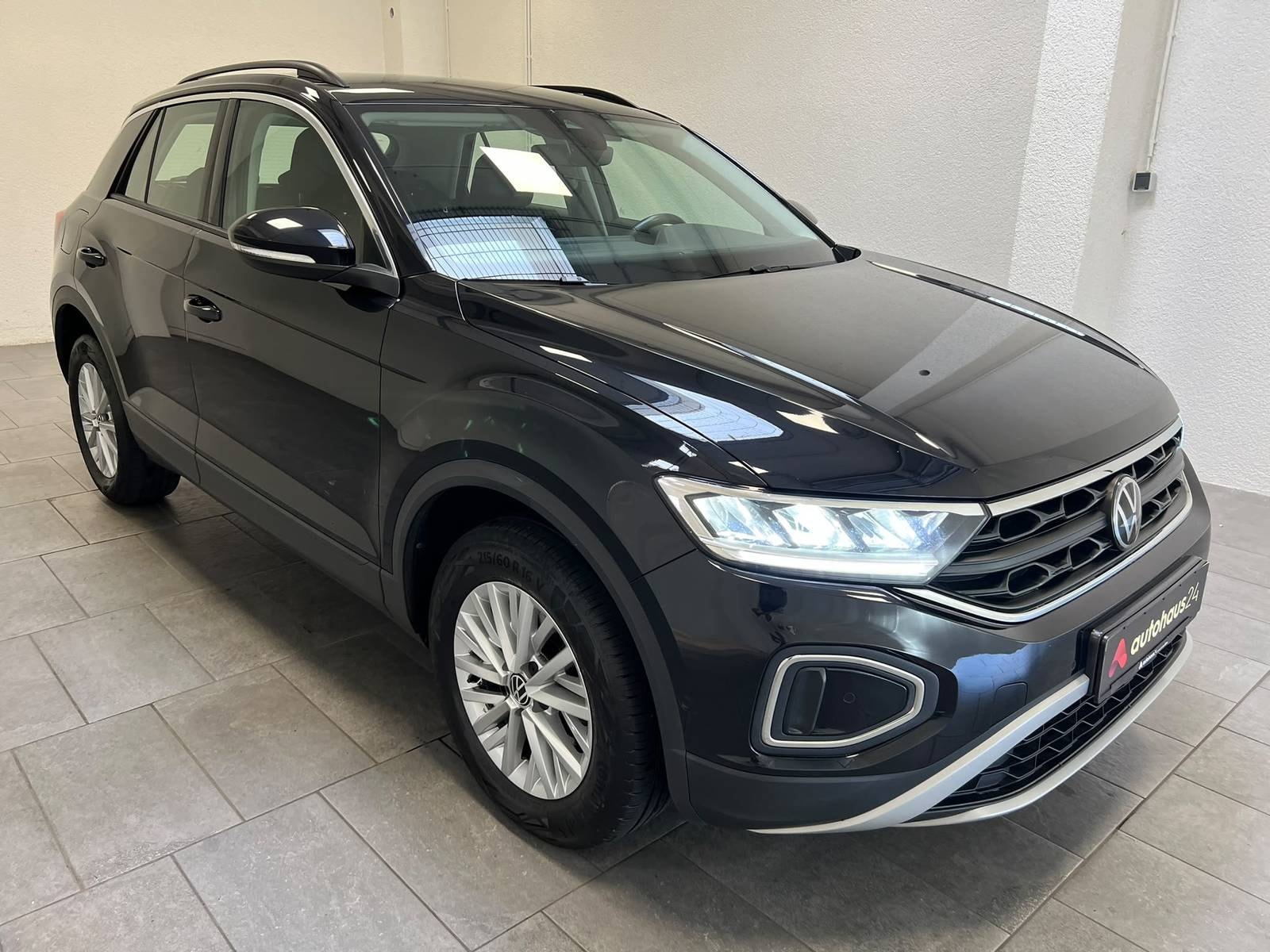 Volkswagen T-Roc SUV / Crossover / Geländewagen VOLKSWAGEN T-Roc 1.5 TSI OPF DSG Life Sports Utility Vehicle #1
