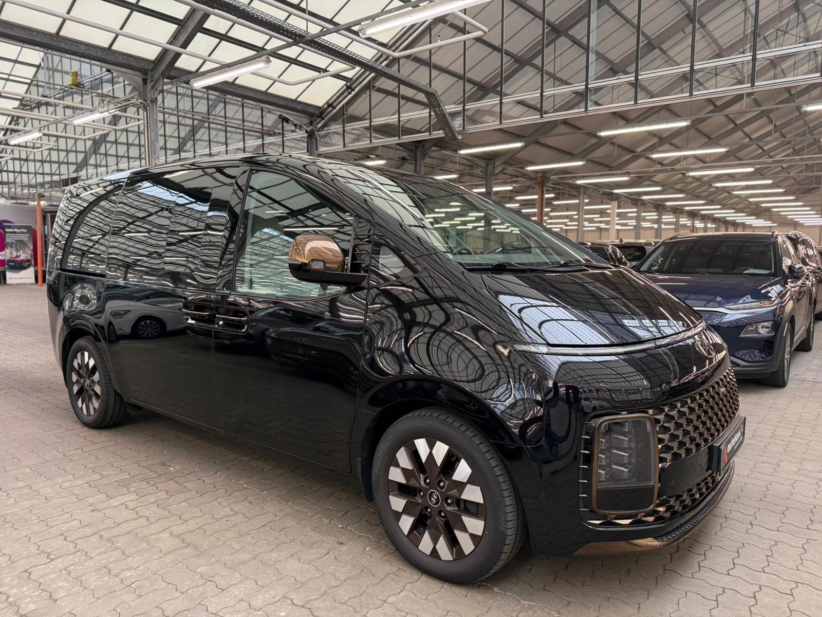 Hyundai Staria Kleinbus / Van HYUNDAI Staria 2.2 CRDi Signature Automatik 4WD Van #1