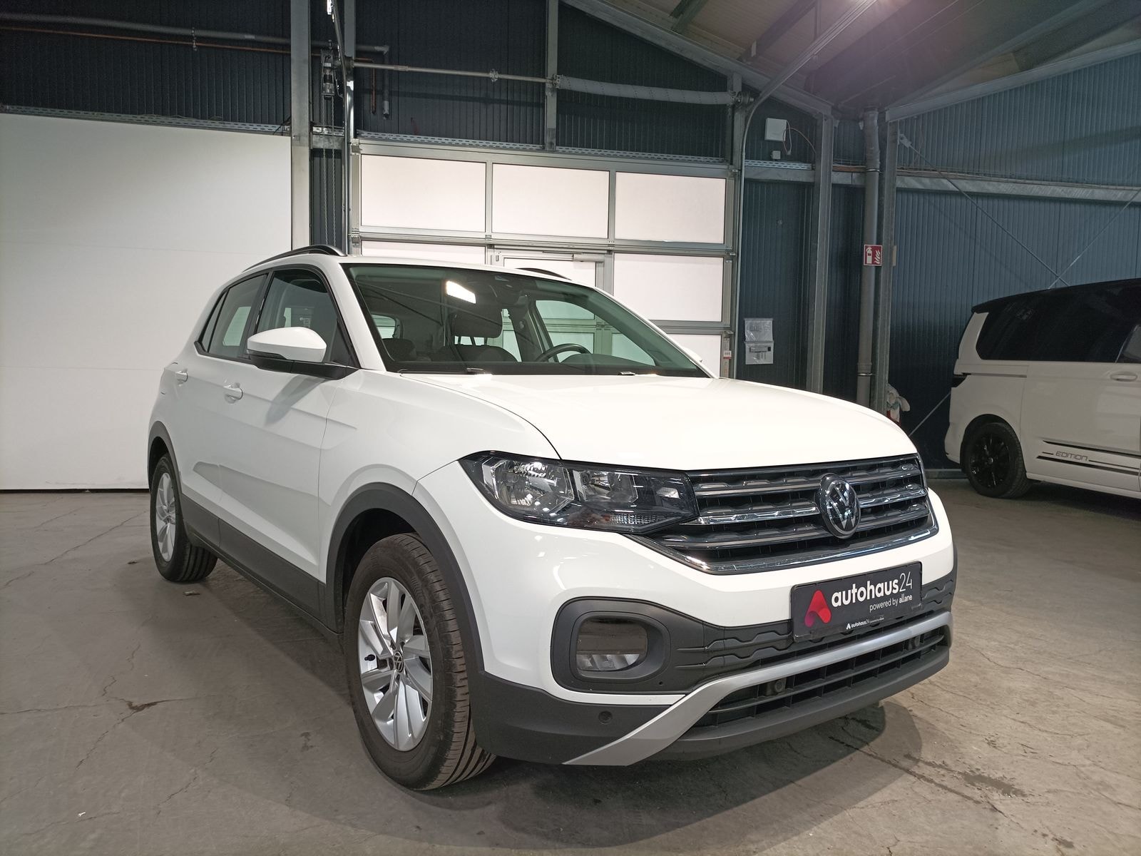 Volkswagen T-Cross SUV / Crossover / Geländewagen VOLKSWAGEN T-Cross 1.0 TSI OPF 81 kW DSG Life Sports Utility Vehicle #1