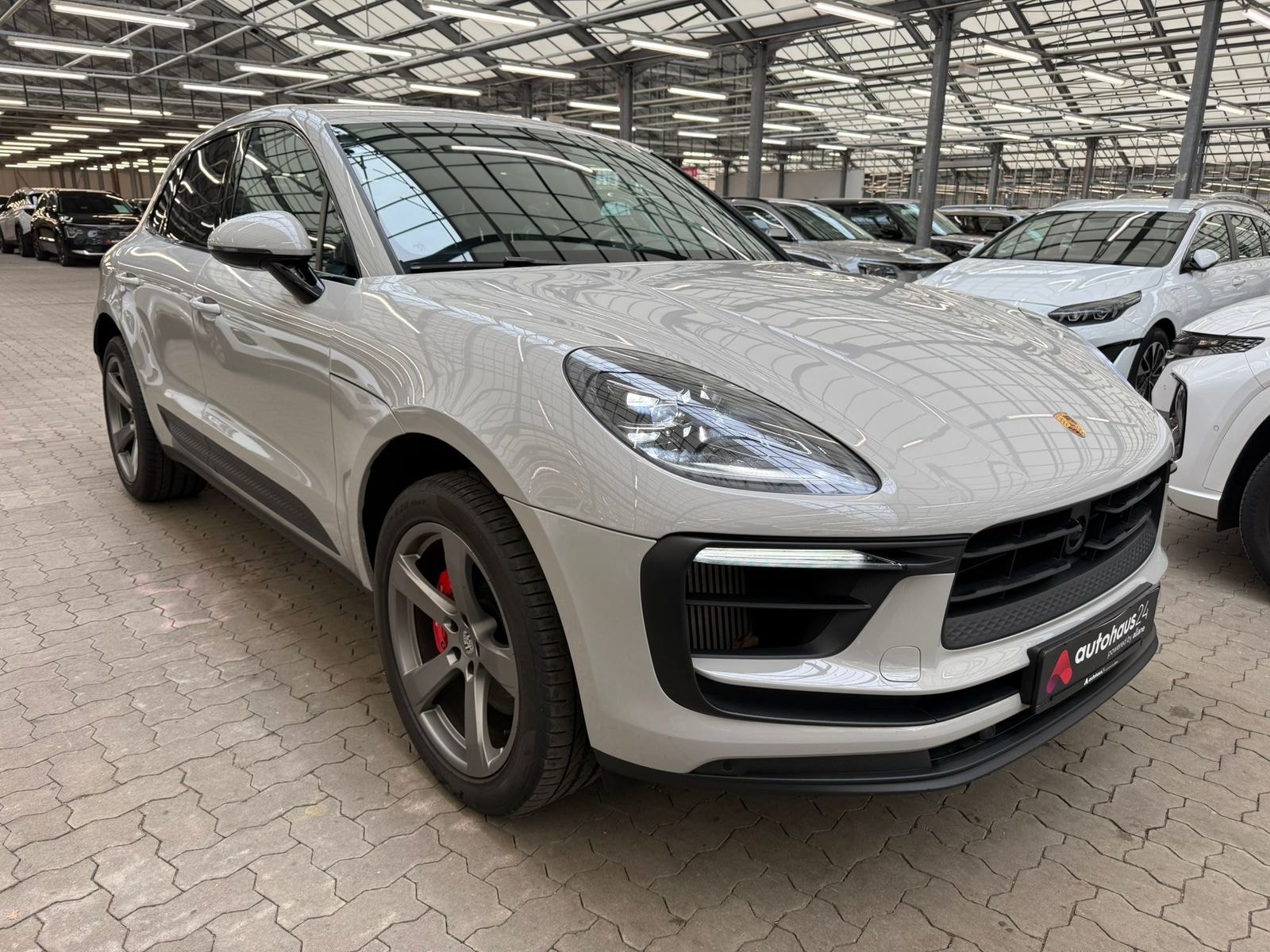 Porsche Macan SUV / Crossover / Geländewagen PORSCHE Macan S Sports Utility Vehicle #1