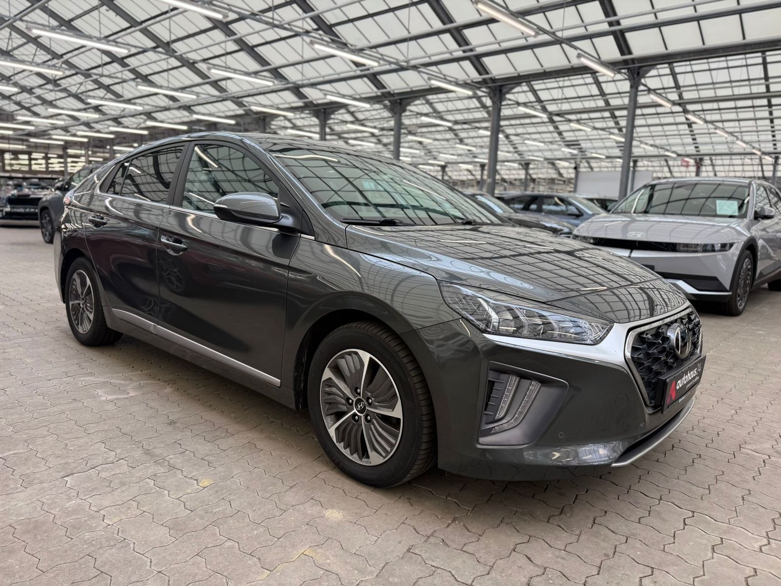 Hyundai IONIQ Limousine HYUNDAI IONIQ 1.6l GDi PLUG-IN HYBRID Schräghecklimousine #1