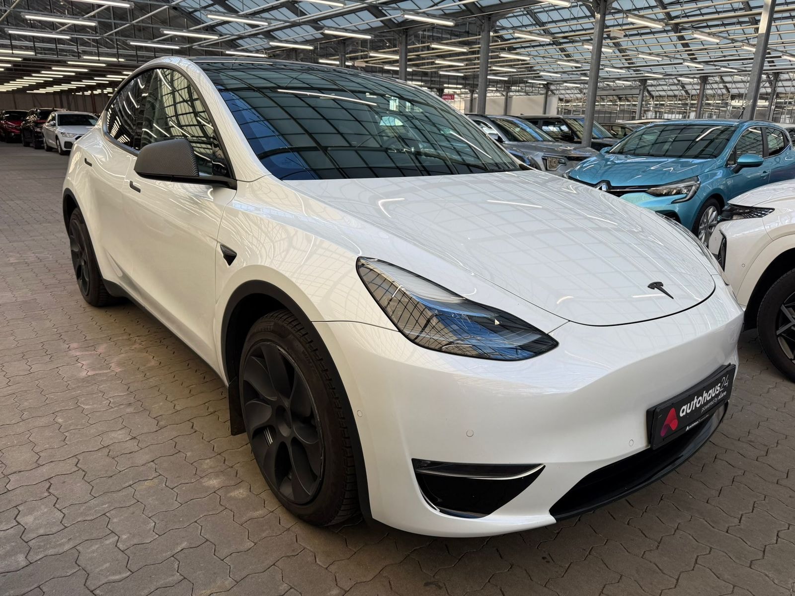 TESLA Model Y SUV / Crossover / Geländewagen TESLA Model Y Long Range Dual Motor AWD Schräghecklimousine #1