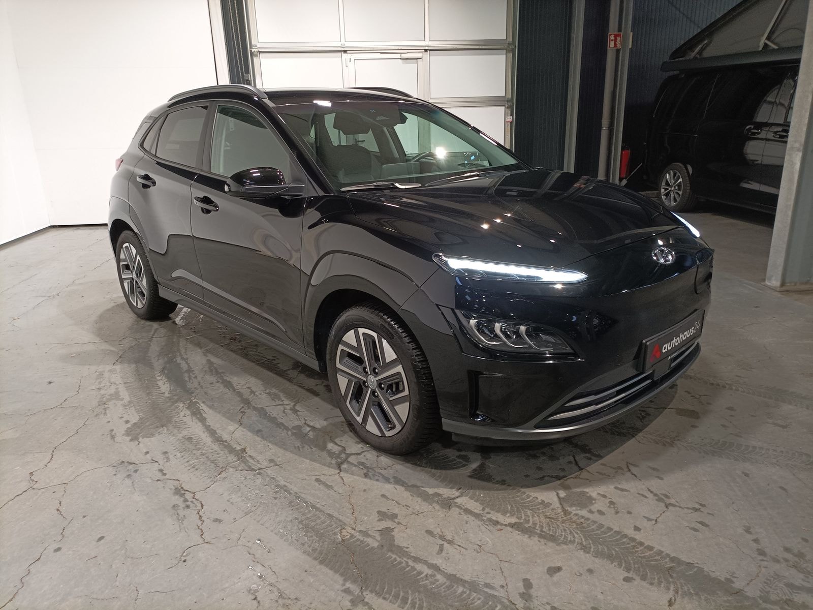 Hyundai Kona SUV / Crossover / Geländewagen HYUNDAI Kona ELEKTRO 100kW Sports Utility Vehicle #1