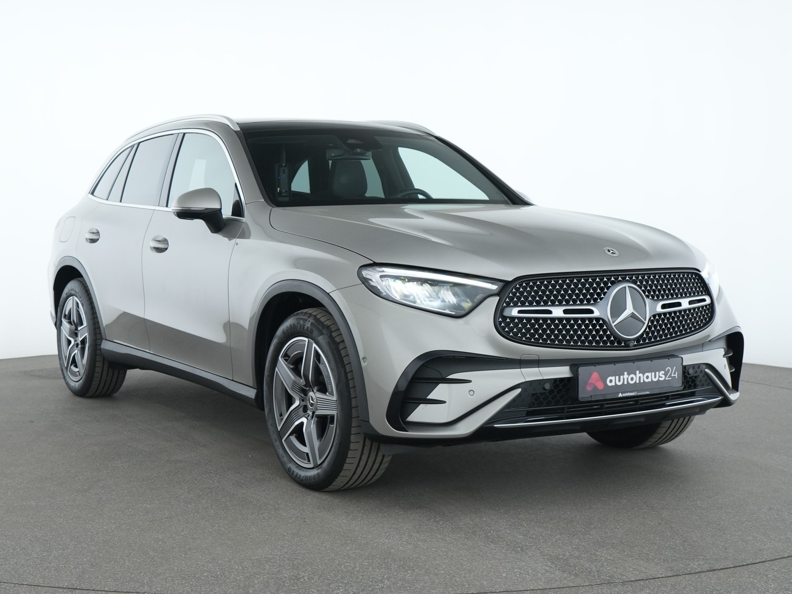 Mercedes-Benz GLC-Klasse SUV / Crossover / Geländewagen MERCEDES GLC GLC 300 4MATIC Autom. Sports Utility Vehicle #1