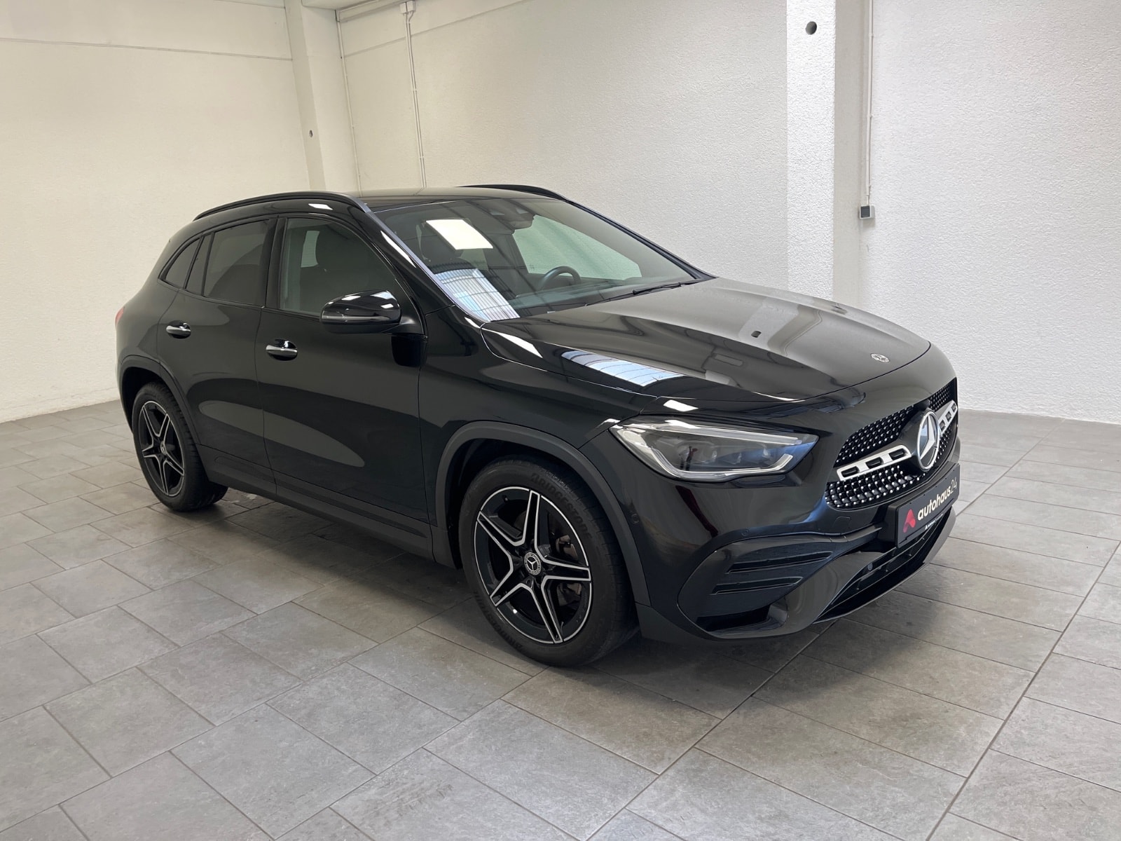Mercedes-Benz A-Klasse SUV / Crossover / Geländewagen MERCEDES GLA GLA 220 d DCT Sports Utility Vehicle #1