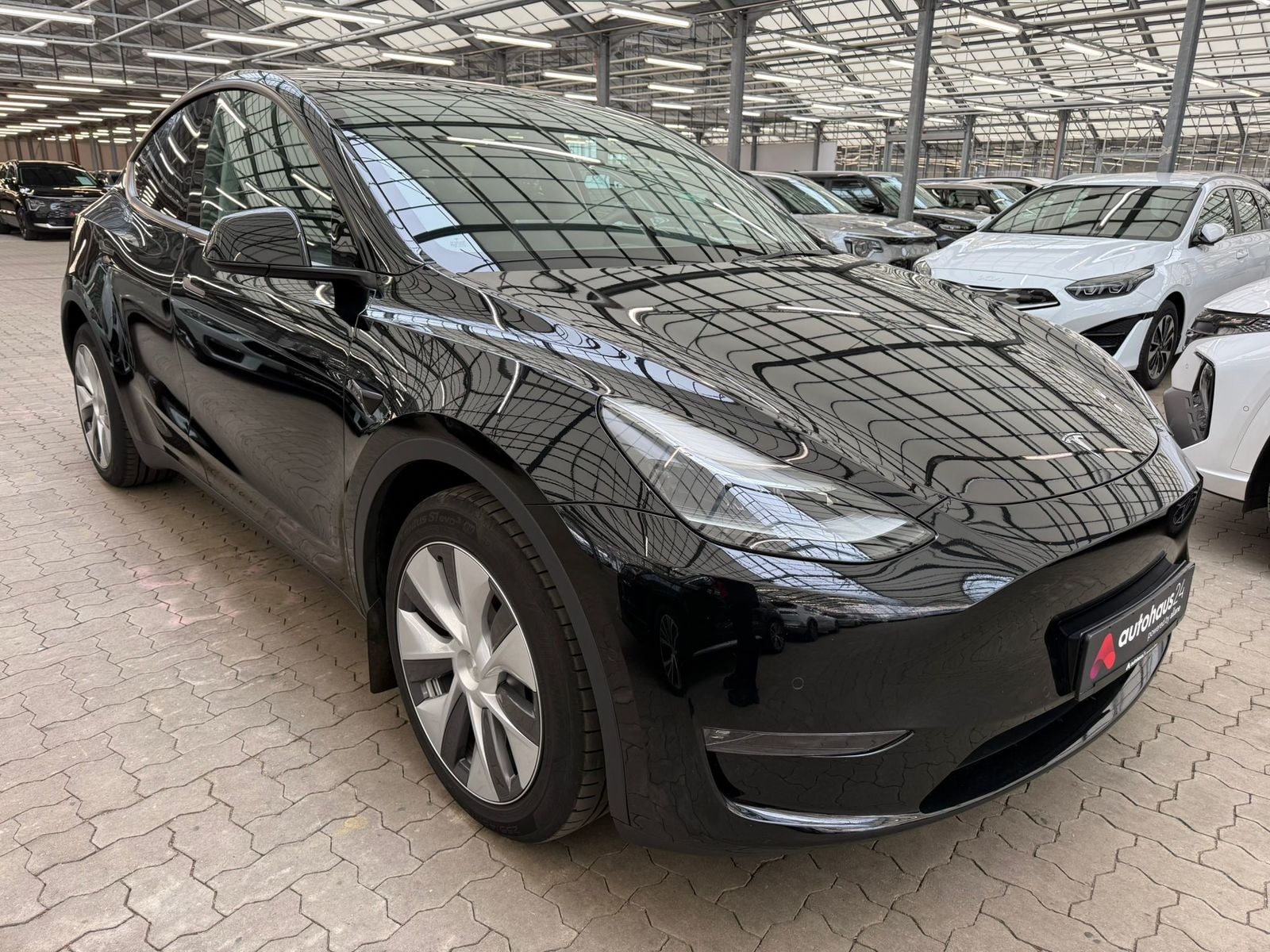 TESLA Model Y SUV / Crossover / Geländewagen TESLA Model Y Long Range Dual Motor AWD Schräghecklimousine #1