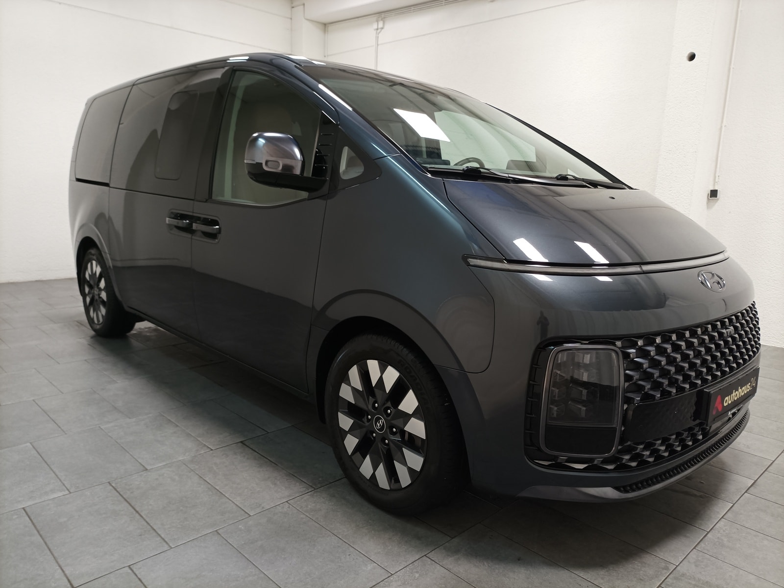 Hyundai Staria Sonstige HYUNDAI Staria 2.2 CRDi Signature Automatik 4WD Van #1