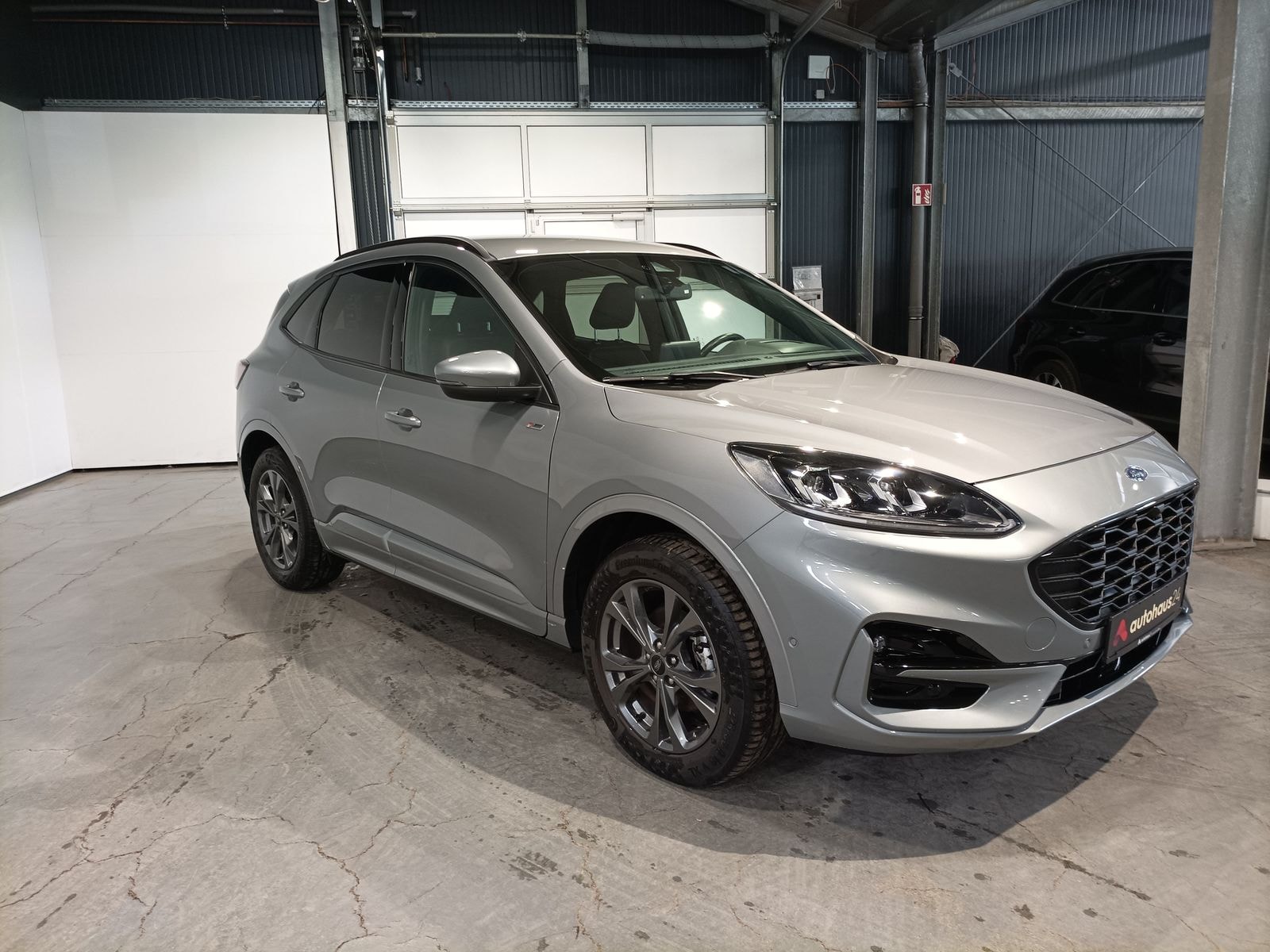 Ford Kuga SUV / Crossover / Geländewagen FORD Kuga 2.5 Duratec PHEV ST-Line X CVT Sports Utility Vehicle #1