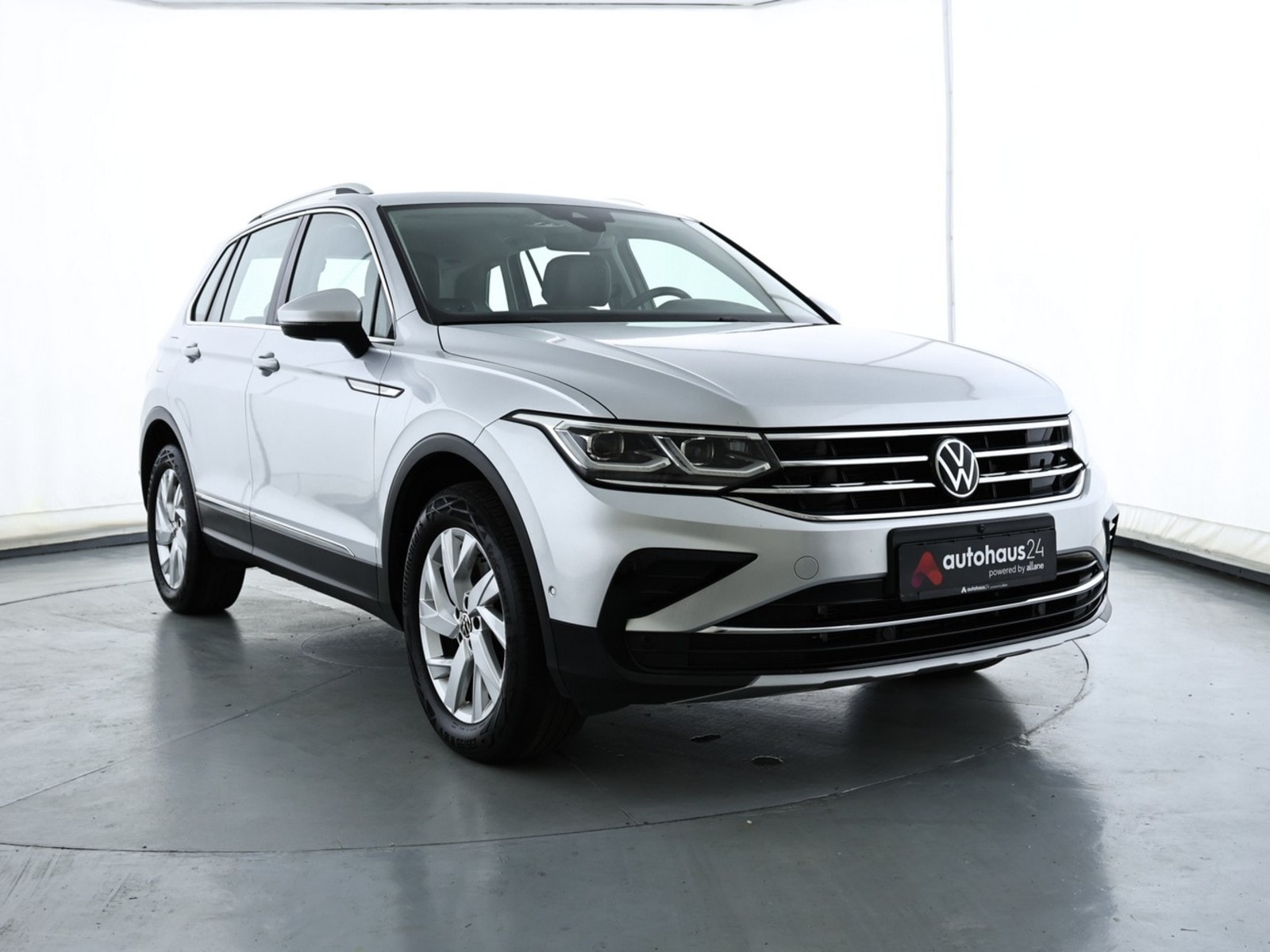 Volkswagen Tiguan SUV / Crossover / Geländewagen VOLKSWAGEN Tiguan 2.0 TDI SCR 147kW DSG 4MOTION Elegance Sports Utility Vehicle #1