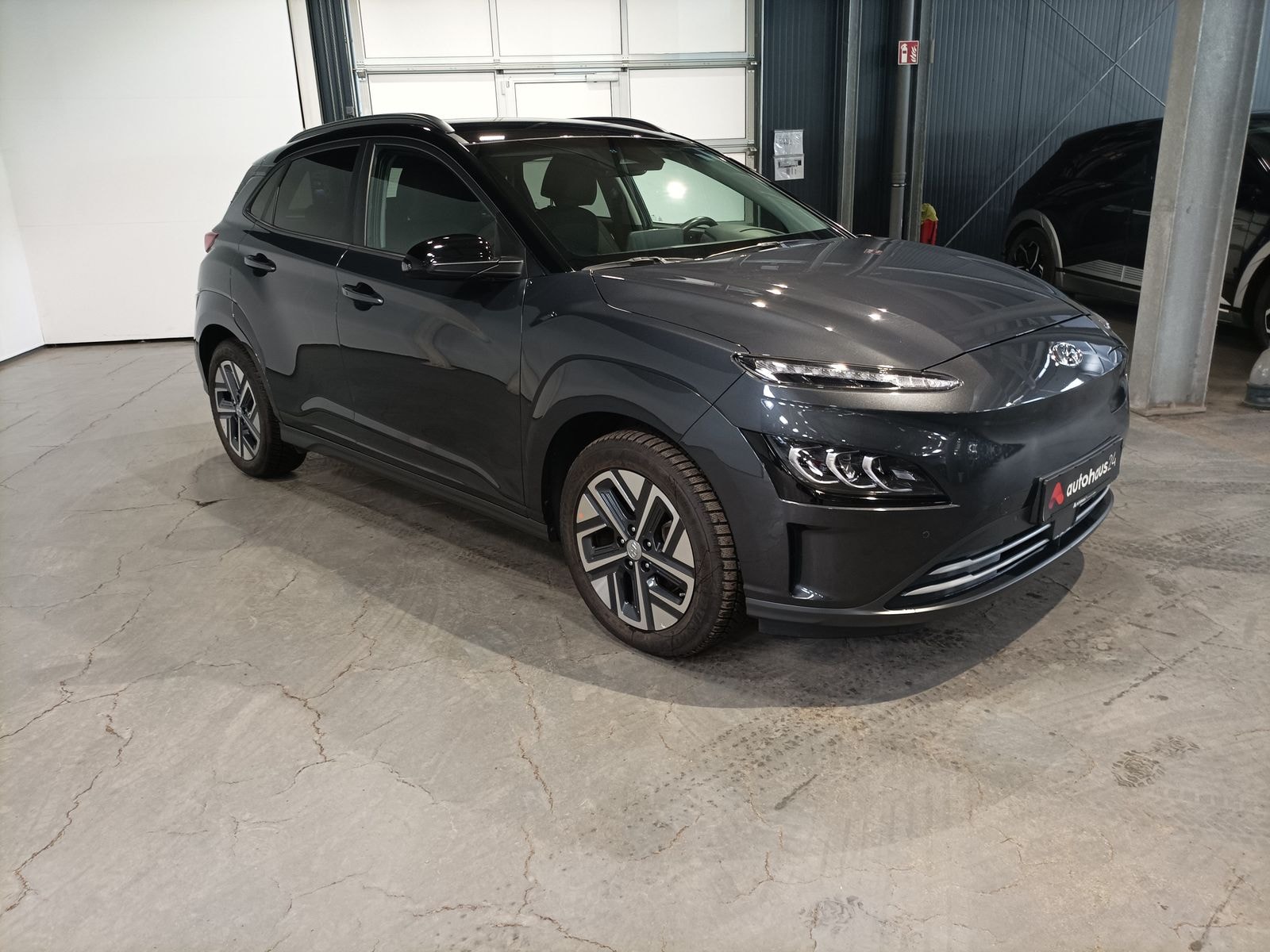 Hyundai Kona SUV / Crossover / Geländewagen HYUNDAI Kona ELEKTRO 100kW Sports Utility Vehicle #1