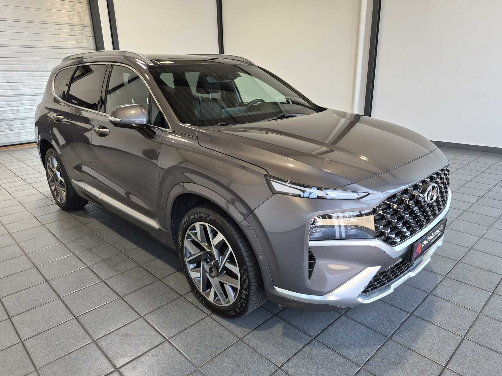 Hyundai Santa Fe SUV / Crossover / Geländewagen HYUNDAI Santa Fe 2.2 CRDi Signature 4WD DCT Sports Utility Vehicle #1