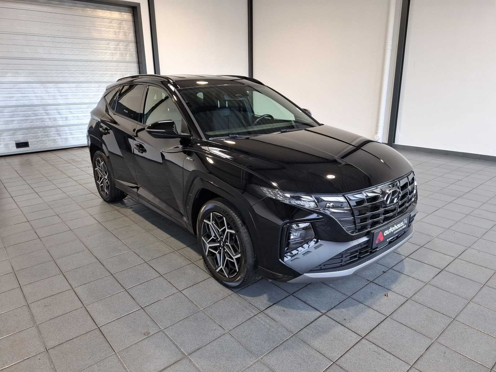 Hyundai Tucson SUV / Crossover / Geländewagen HYUNDAI Tucson 1.6 T-GDI Plug-in Hybrid 4WD Auto Sports Utility Vehicle #1