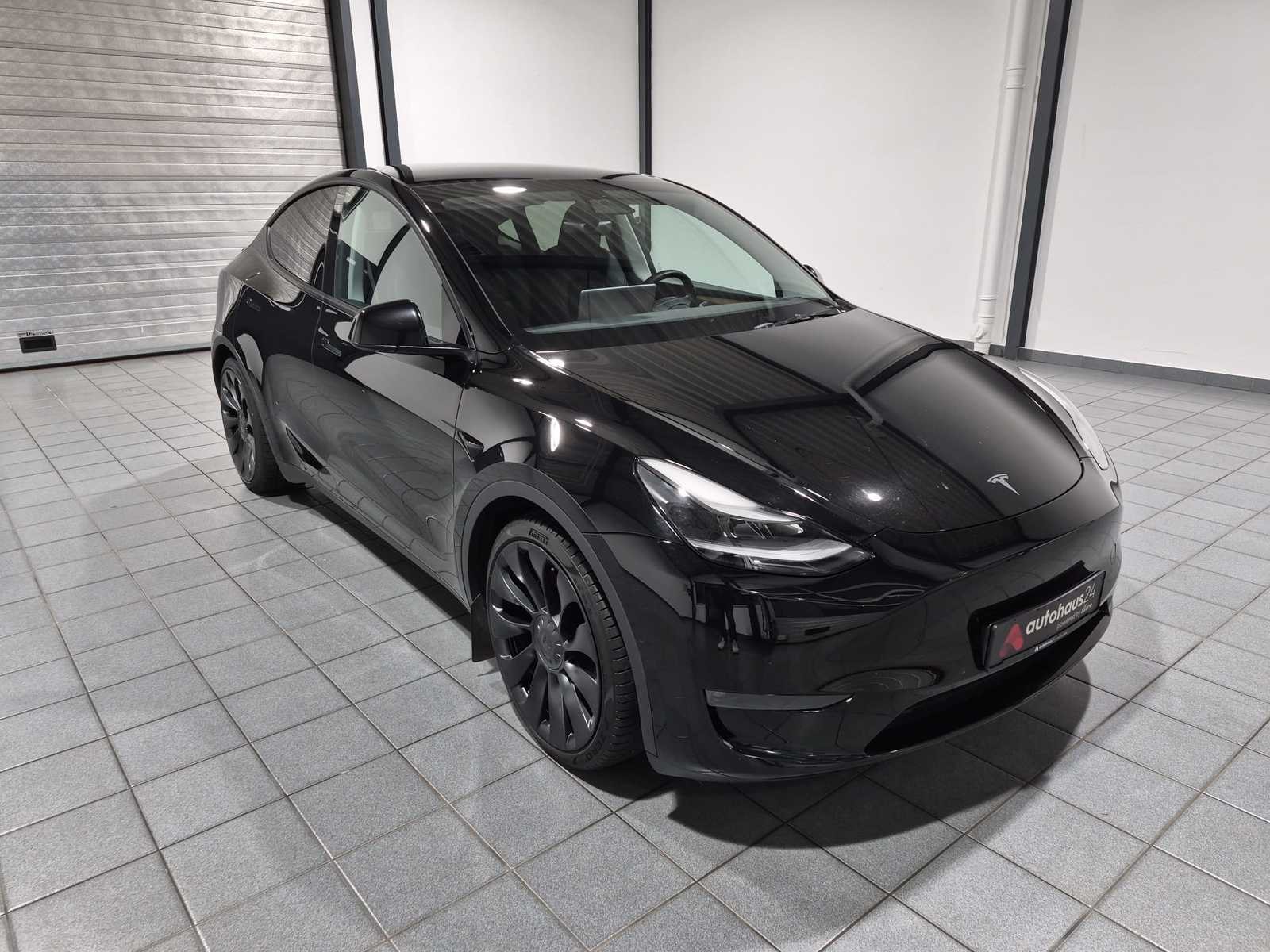 TESLA Model Y SUV / Crossover / Geländewagen TESLA Model Y Performance Dual Motor AWD Schräghecklimousine #1