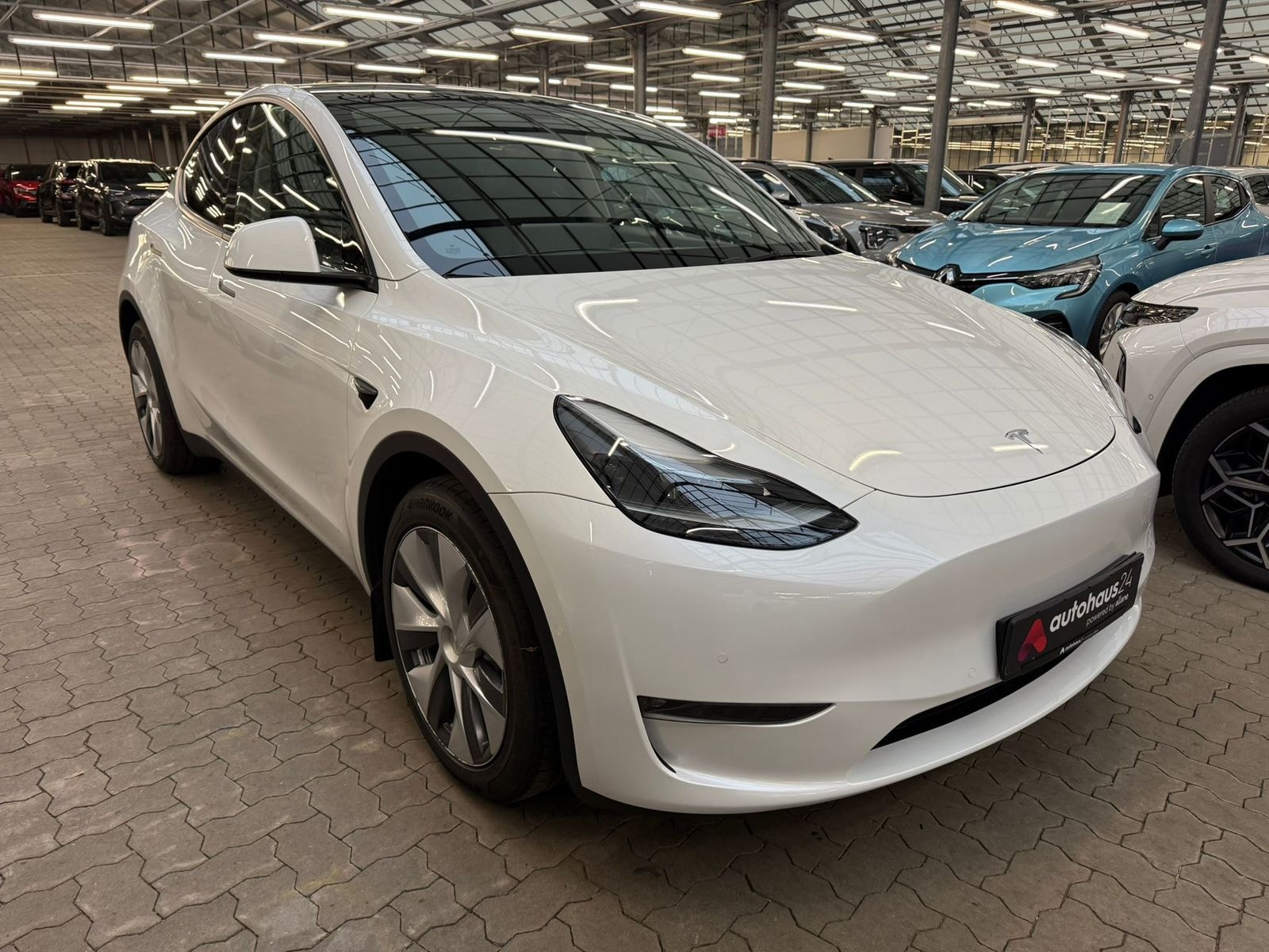 TESLA Model Y SUV / Crossover / Geländewagen TESLA Model Y Long Range Dual Motor AWD Schräghecklimousine #1
