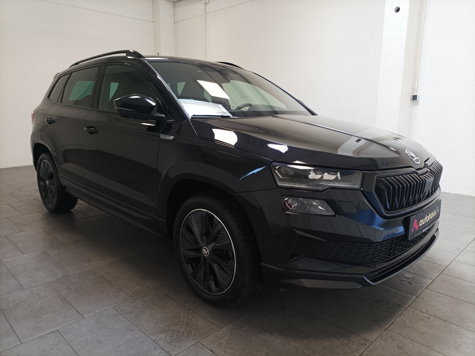 ŠKODA Karoq SUV / Crossover / Geländewagen SKODA Karoq 1.5l TSI ACT DSG SPORTLINE Sports Utility Vehicle #1