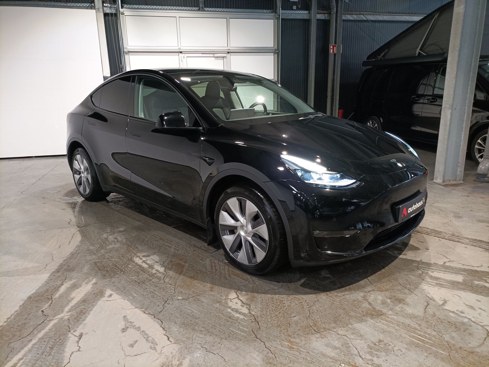 TESLA Model Y SUV / Crossover / Geländewagen TESLA Model Y Long Range Dual Motor AWD Schräghecklimousine #1