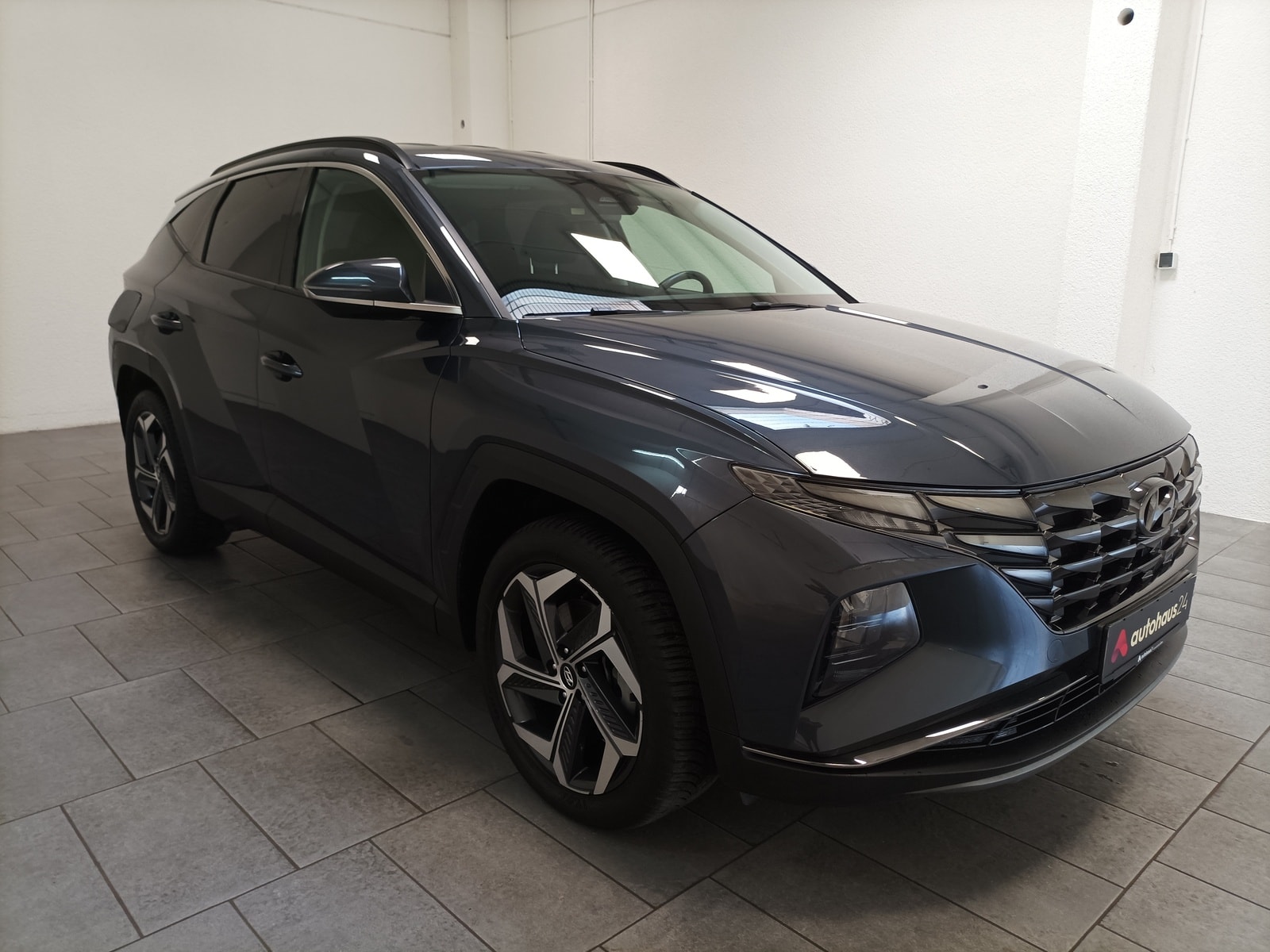 Hyundai Tucson SUV / Crossover / Geländewagen HYUNDAI Tucson 1.6 T-GDI Plug-in Hybrid 4WD Auto Sports Utility Vehicle #1