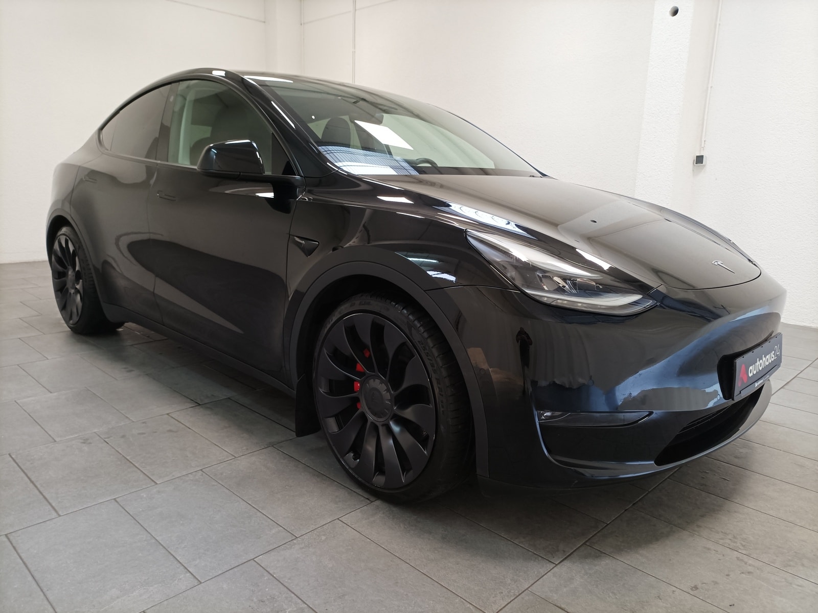 TESLA Model Y SUV / Crossover / Geländewagen TESLA Model Y Performance Dual Motor AWD Schräghecklimousine #1