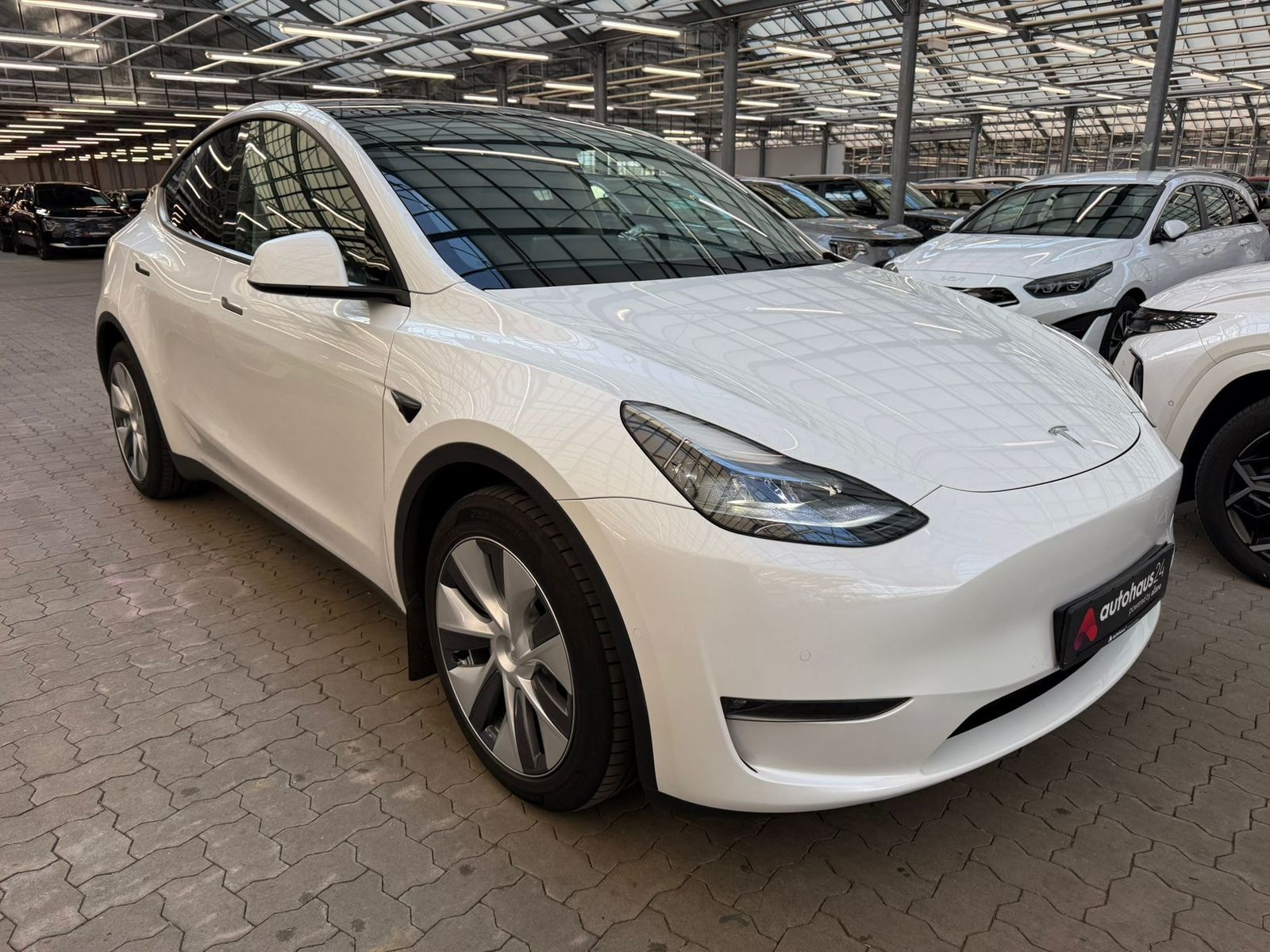 TESLA Model Y SUV / Crossover / Geländewagen TESLA Model Y Long Range Dual Motor AWD Schräghecklimousine #1