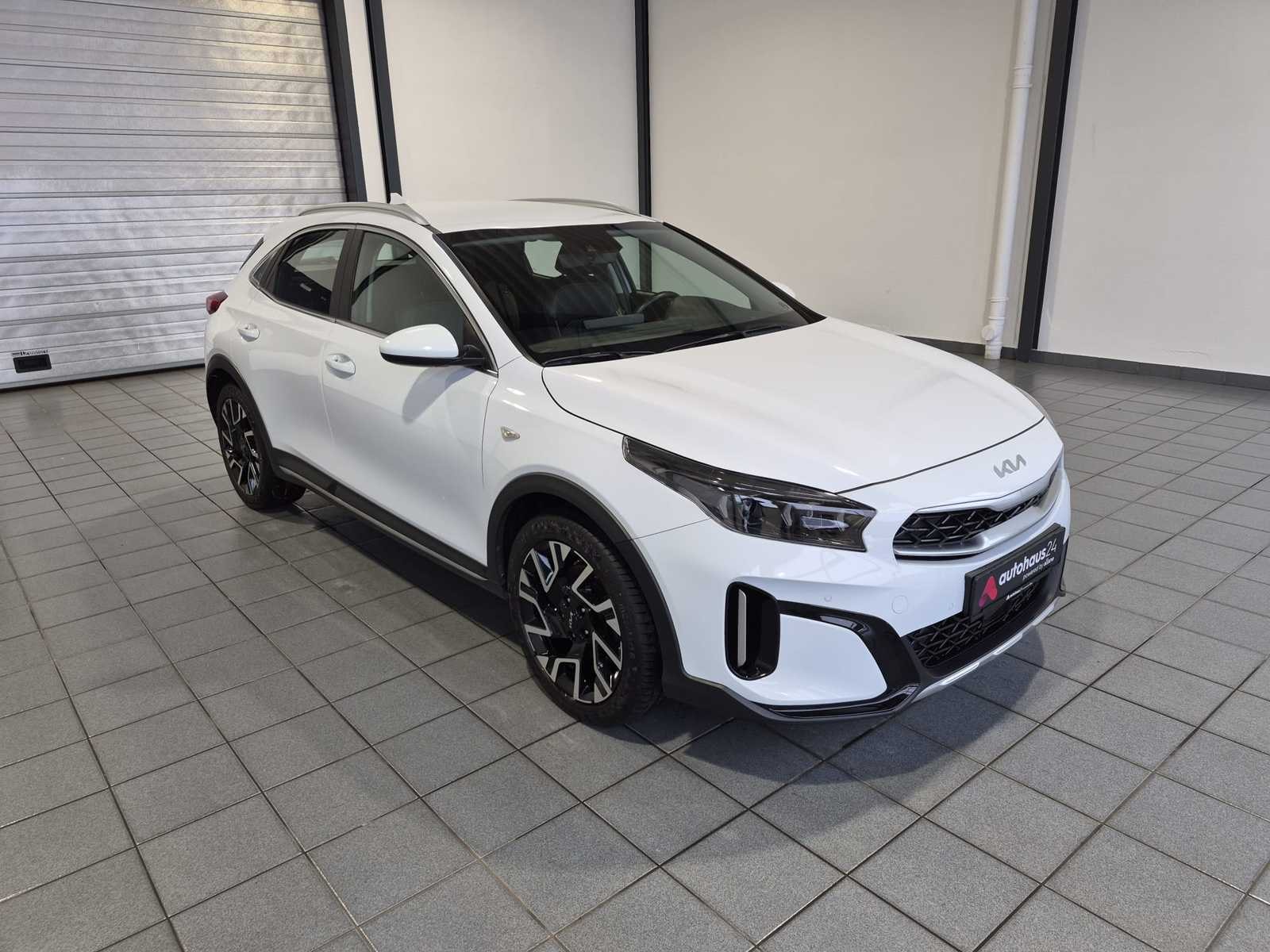 Kia XCeed SUV / Crossover / Geländewagen KIA XCeed 1.5 T-GDI DCT Vision Sports Utility Vehicle #1