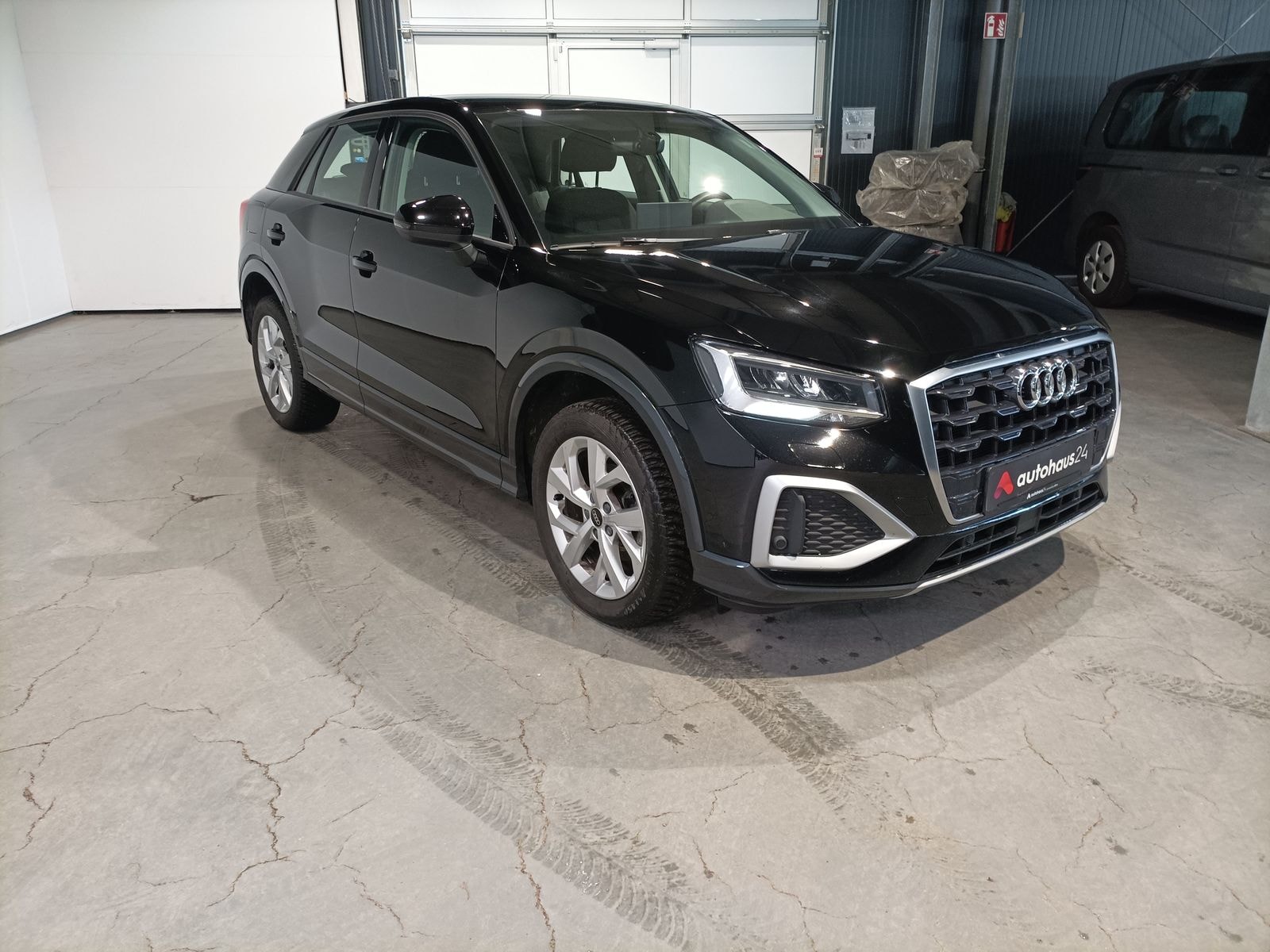 Audi Q2 SUV / Crossover / Geländewagen AUDI Q2 35 TFSI S tronic advanced Sports Utility Vehicle #1