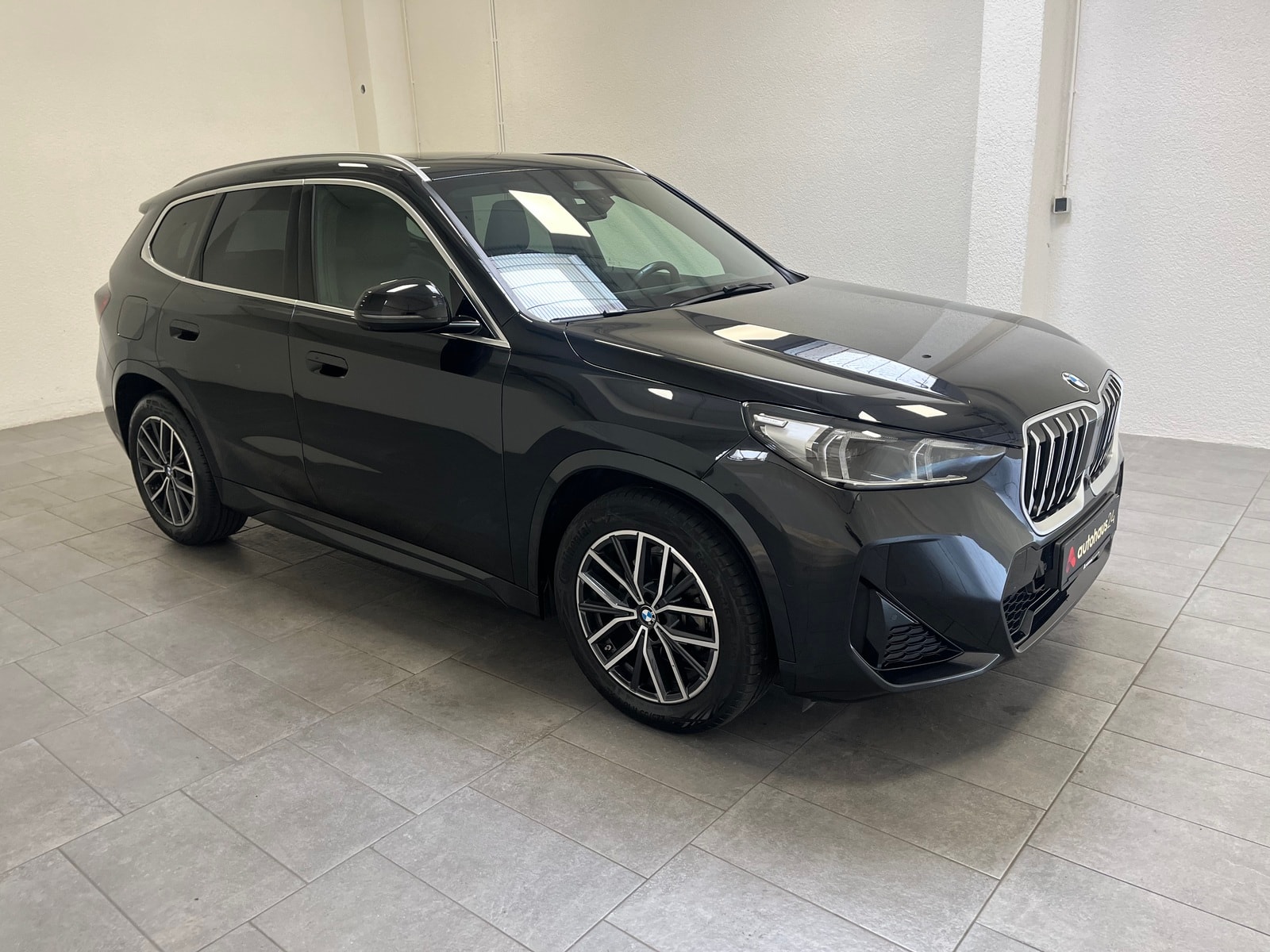 BMW X1 SUV / Crossover / Geländewagen BMW X1 sDrive18i Steptronic Sports Utility Vehicle #1
