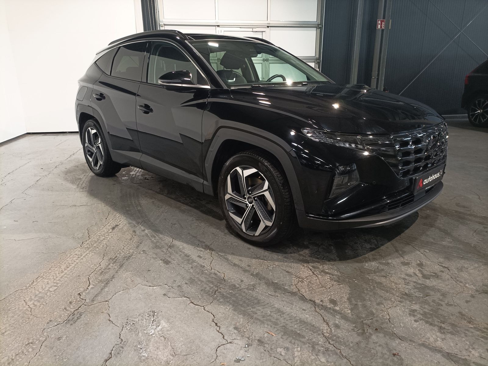 Hyundai Tucson SUV / Crossover / Geländewagen HYUNDAI Tucson 1.6 T-GDI Plug-in Hybrid 4WD Auto Sports Utility Vehicle #1