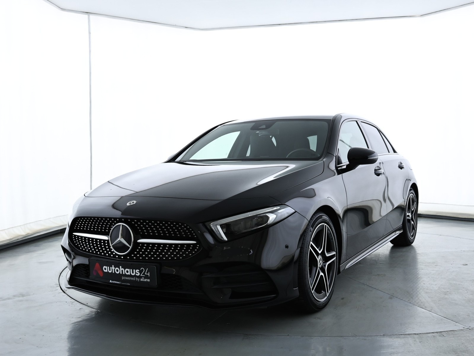 Mercedes Benz A-Klasse Limousine A 180 AMG Line (EURO 6d) #3
