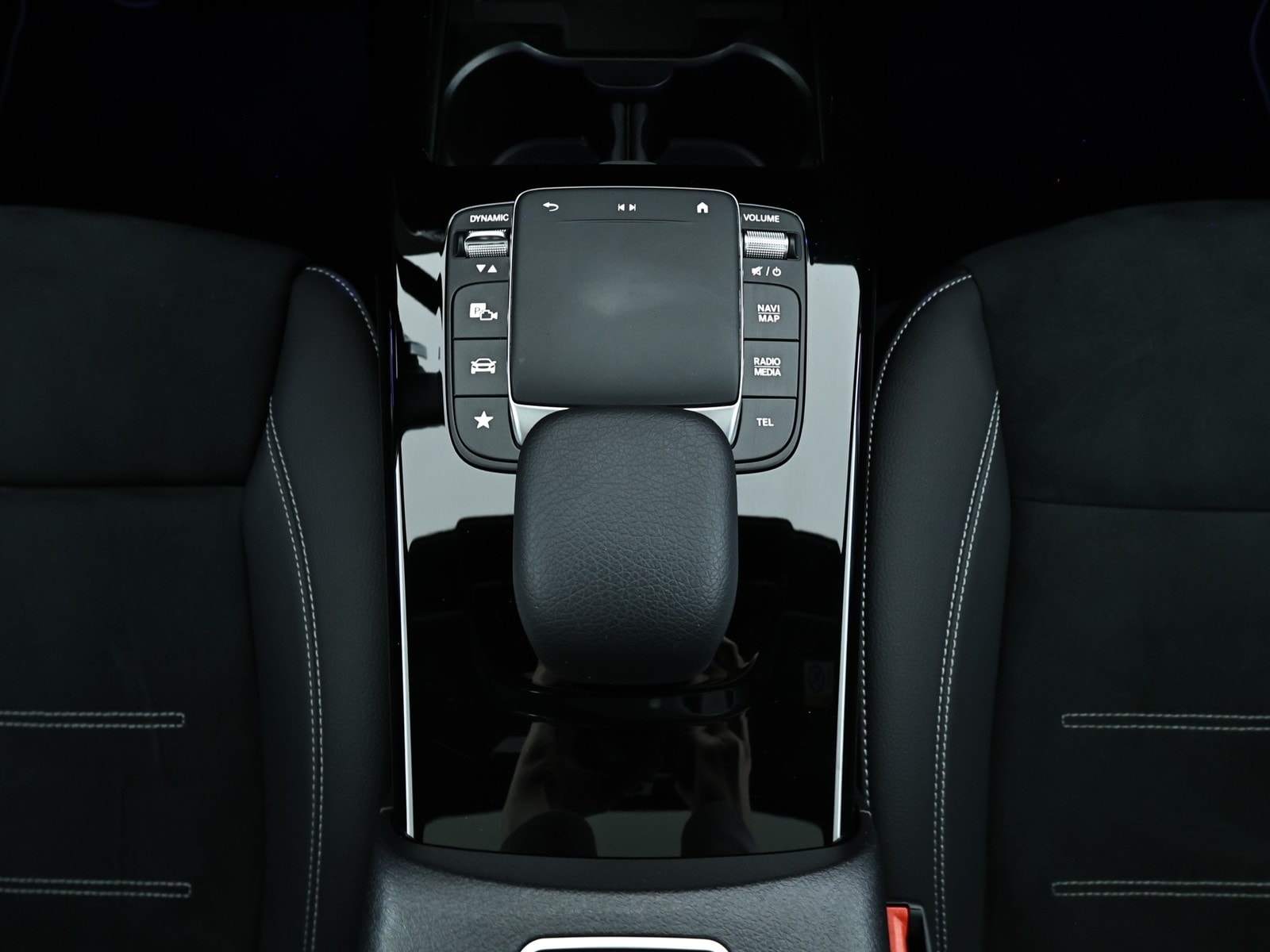 Mercedes Benz A-Klasse Limousine A 200 AMG Line Edition 2021 #14