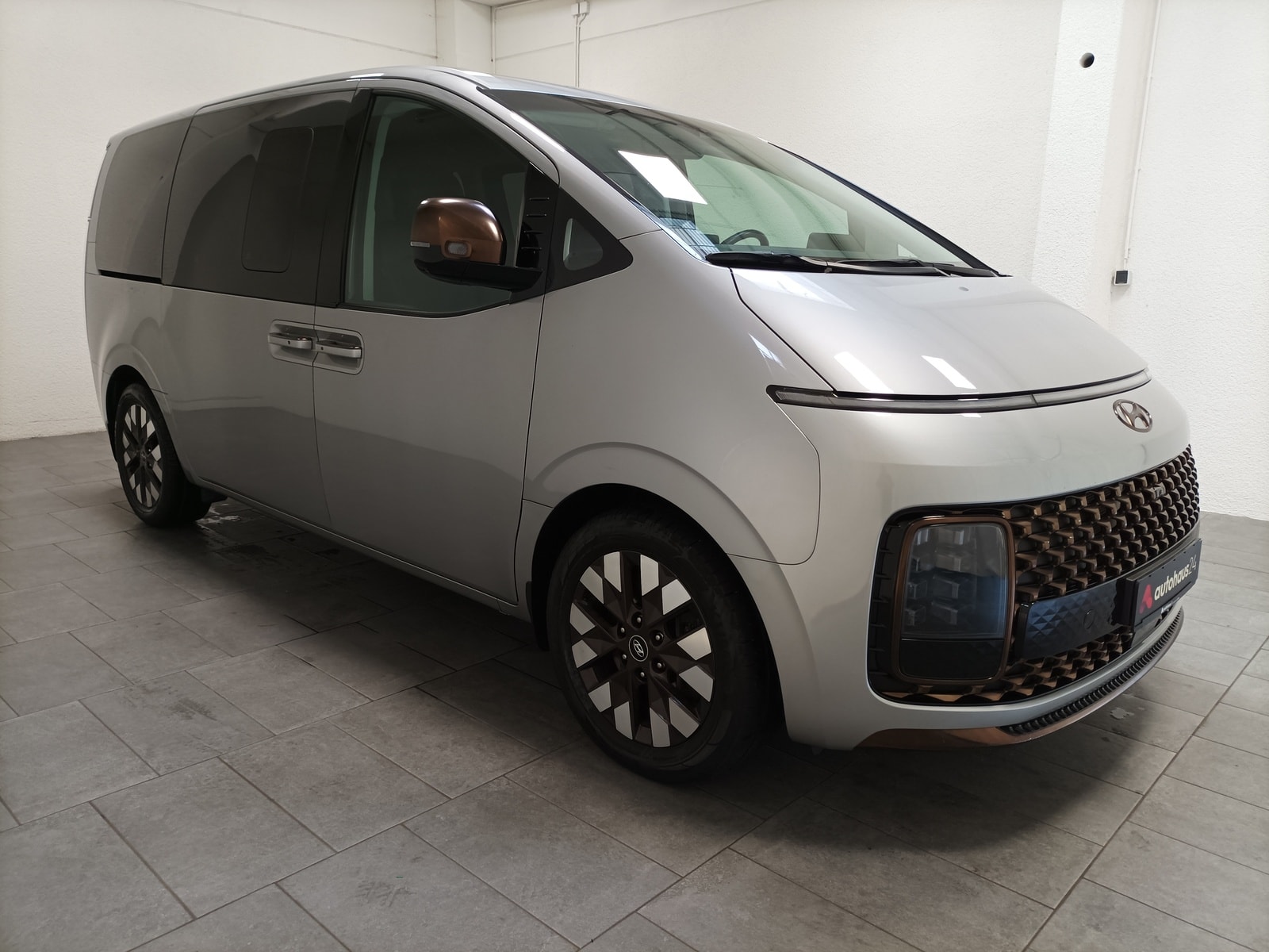 Hyundai Staria Sonstige HYUNDAI Staria 2.2 CRDi Signature Automatik 4WD Van #1