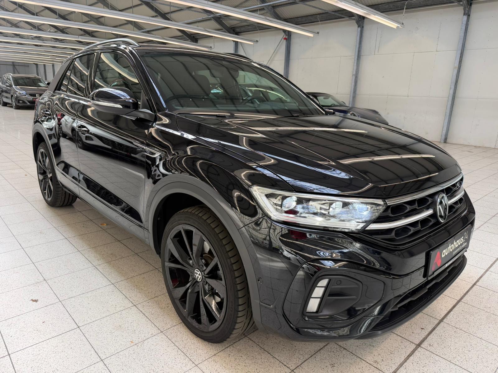 Volkswagen T-Roc SUV / Crossover / Geländewagen VOLKSWAGEN T-Roc 2.0 TSI OPF DSG 4MOTION R-Line Sports Utility Vehicle #1
