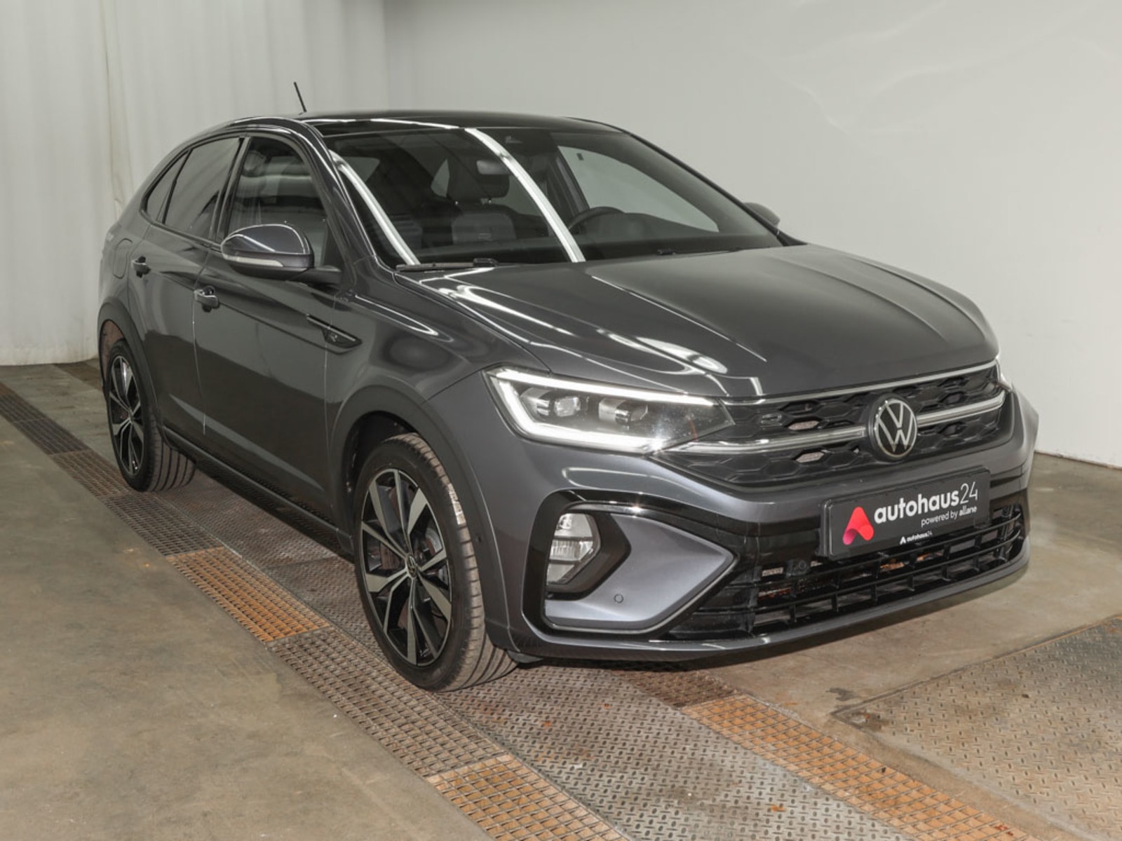 Volkswagen Taigo SUV / Crossover / Geländewagen VOLKSWAGEN Taigo 1.5 TSI OPF DSG R-Line Sports Utility Vehicle #1