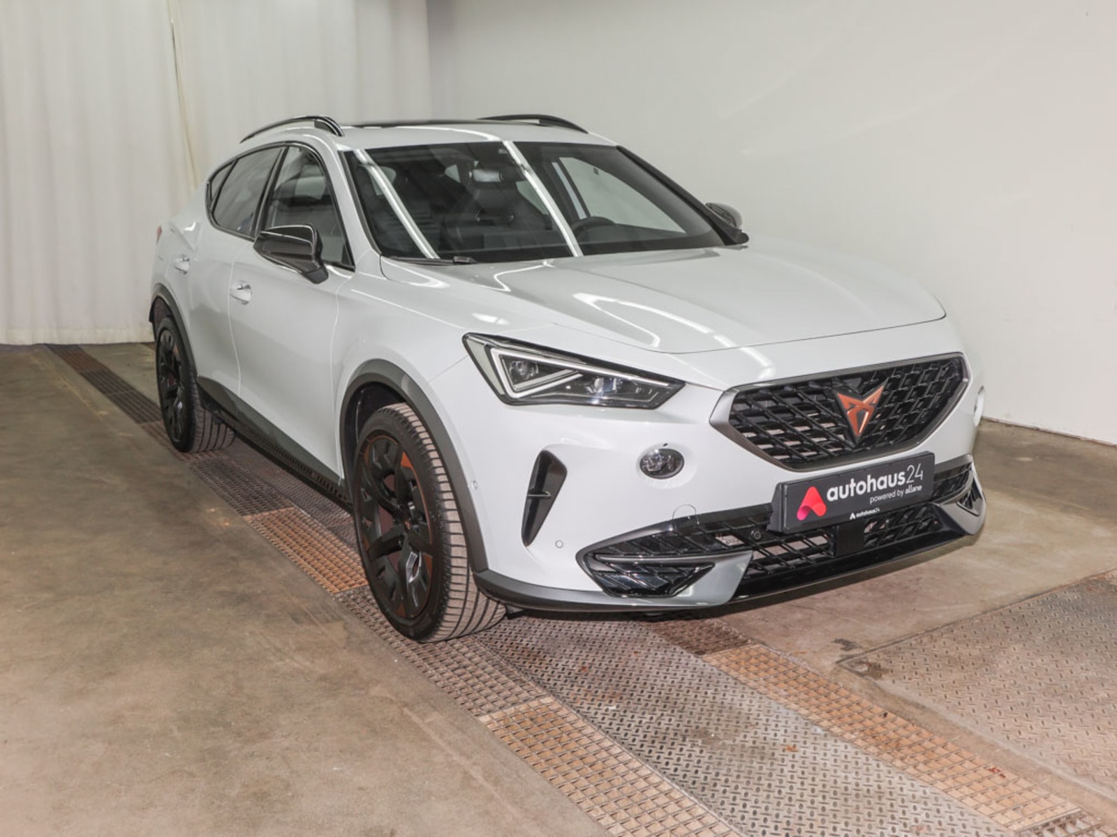 CUPRA Formentor SUV / Crossover / Geländewagen CUPRA Formentor 2.0 TSI 180kW VZ DSG Sports Utility Vehicle #1