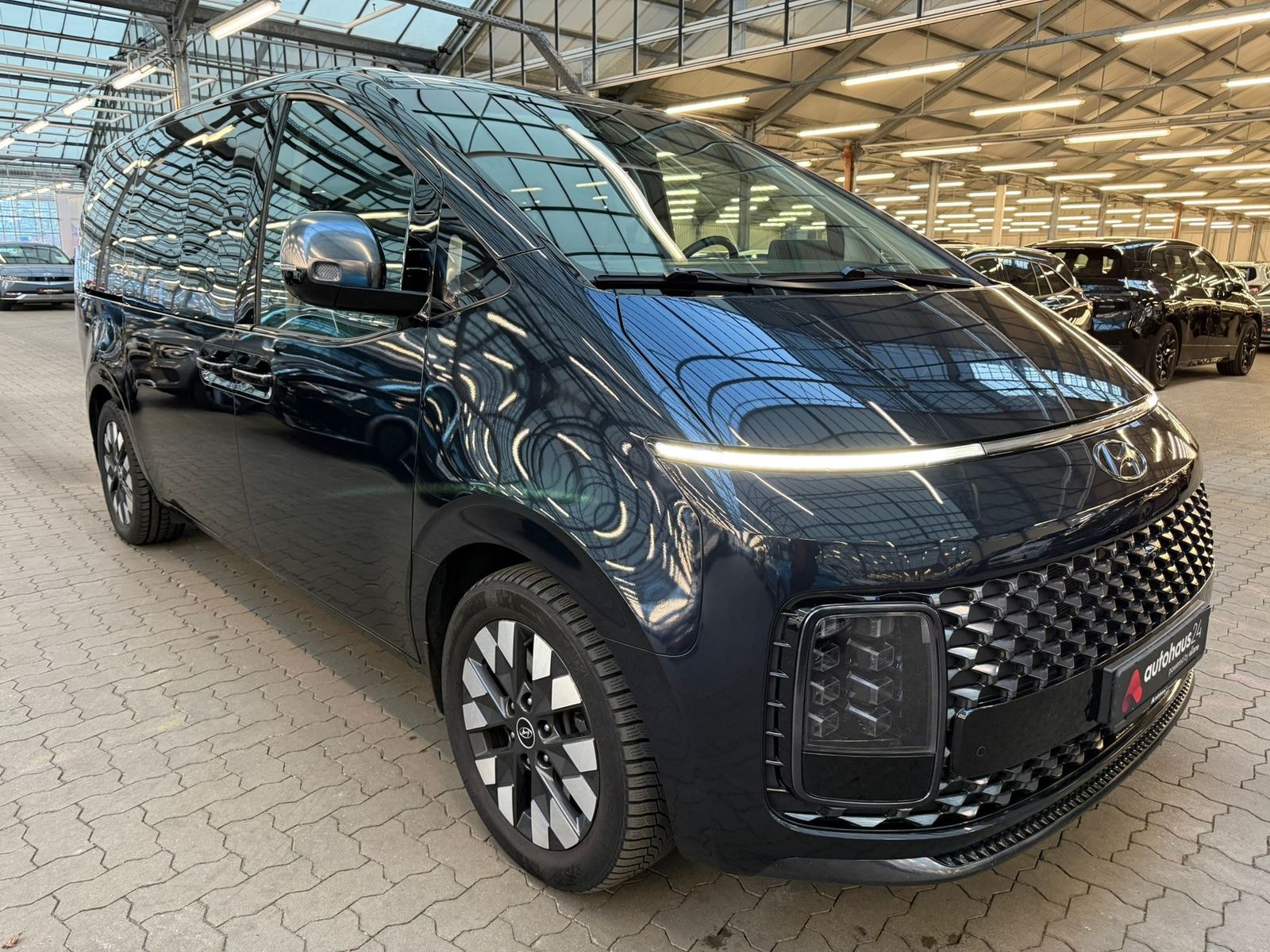 Hyundai Staria Kleinbus / Van HYUNDAI Staria 2.2 CRDi Signature Automatik 2WD Van #1