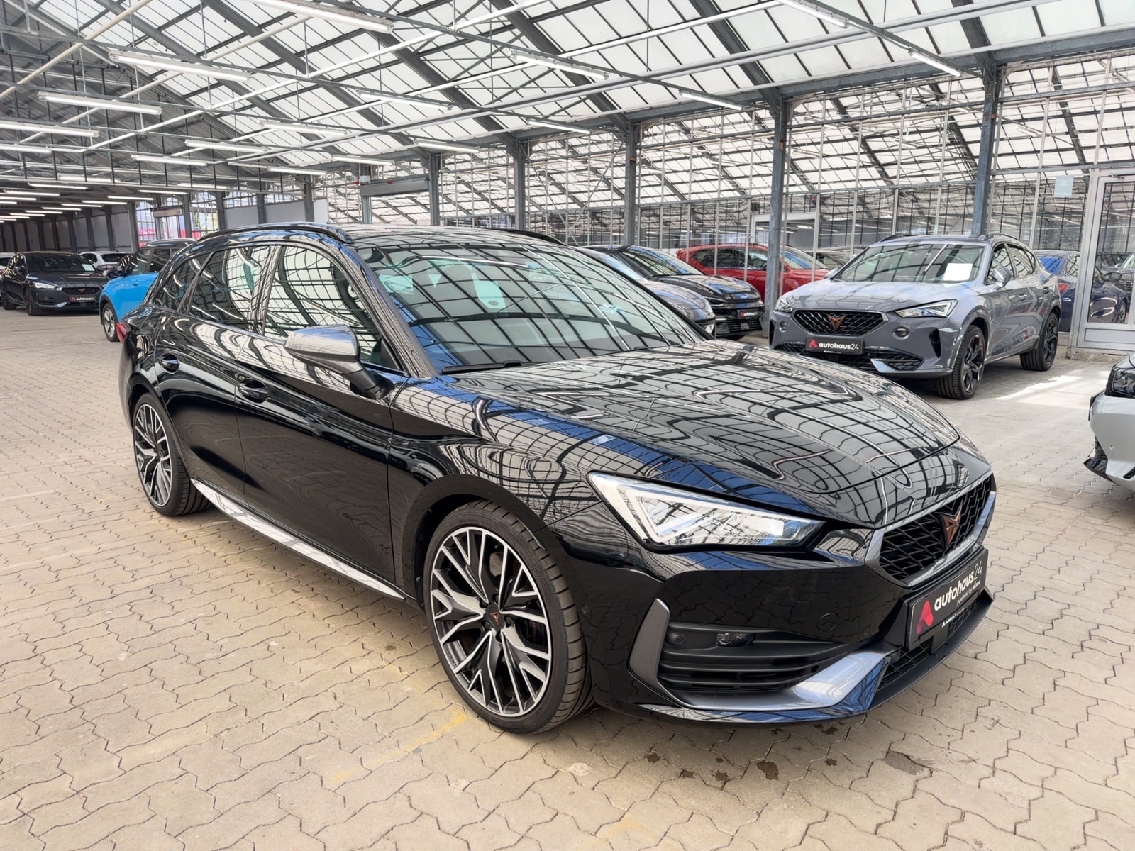 CUPRA Leon Kombi CUPRA Leon 2.0 TSI 228kW VZ 4Drive DSG Sportstourer Kombi #1