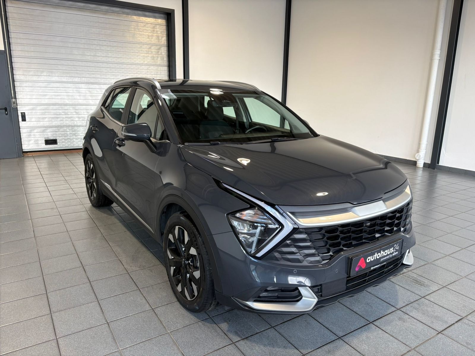 Kia Sportage SUV / Crossover / Geländewagen KIA Sportage 1.6 T-GDI Plug-in Hybrid Auto 4WD Sports Utility Vehicle #1