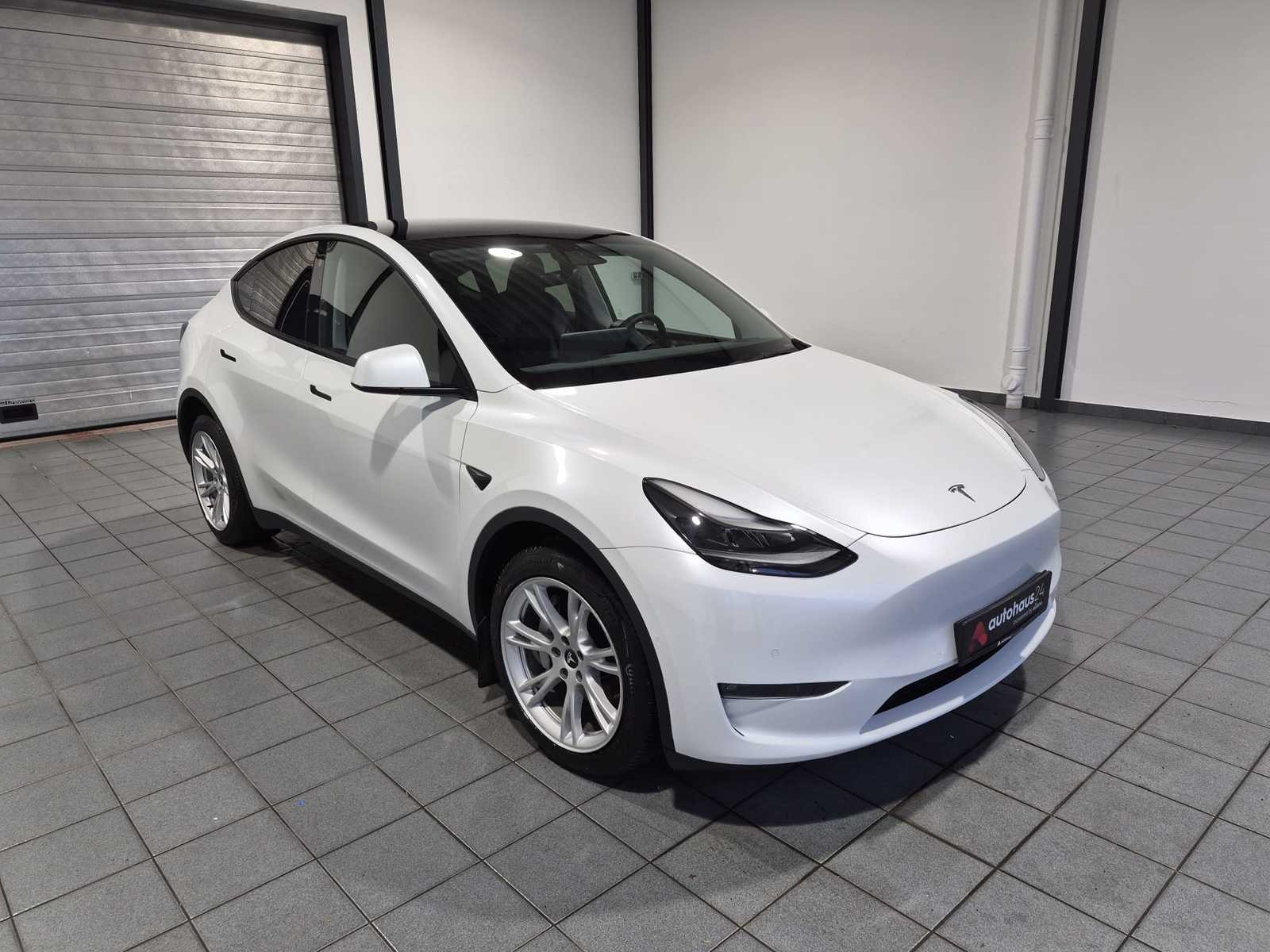 TESLA Model Y SUV / Crossover / Geländewagen TESLA Model Y Long Range Dual Motor AWD Schräghecklimousine #1