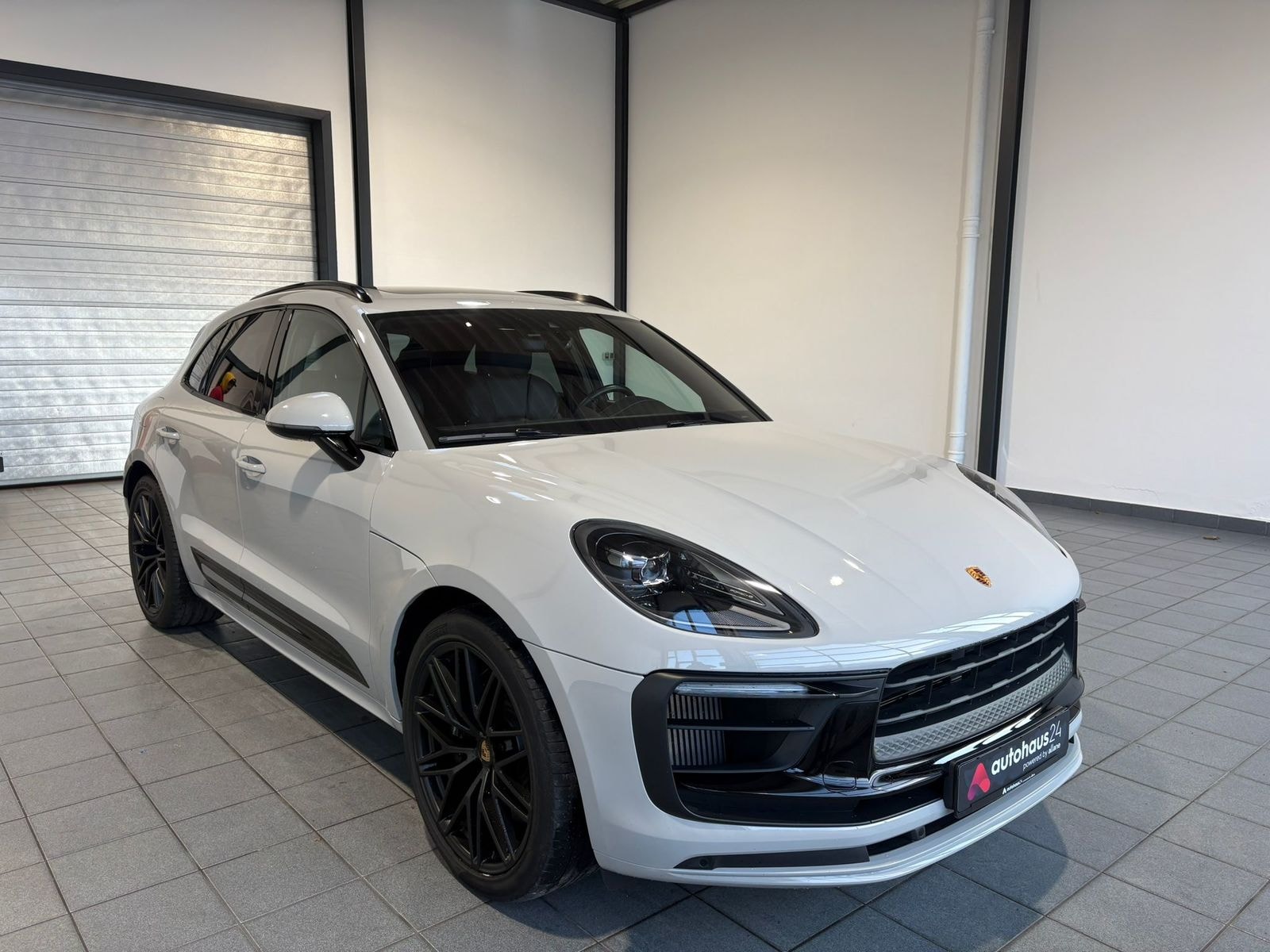 Porsche Macan SUV / Crossover / Geländewagen PORSCHE Macan GTS Sports Utility Vehicle #1